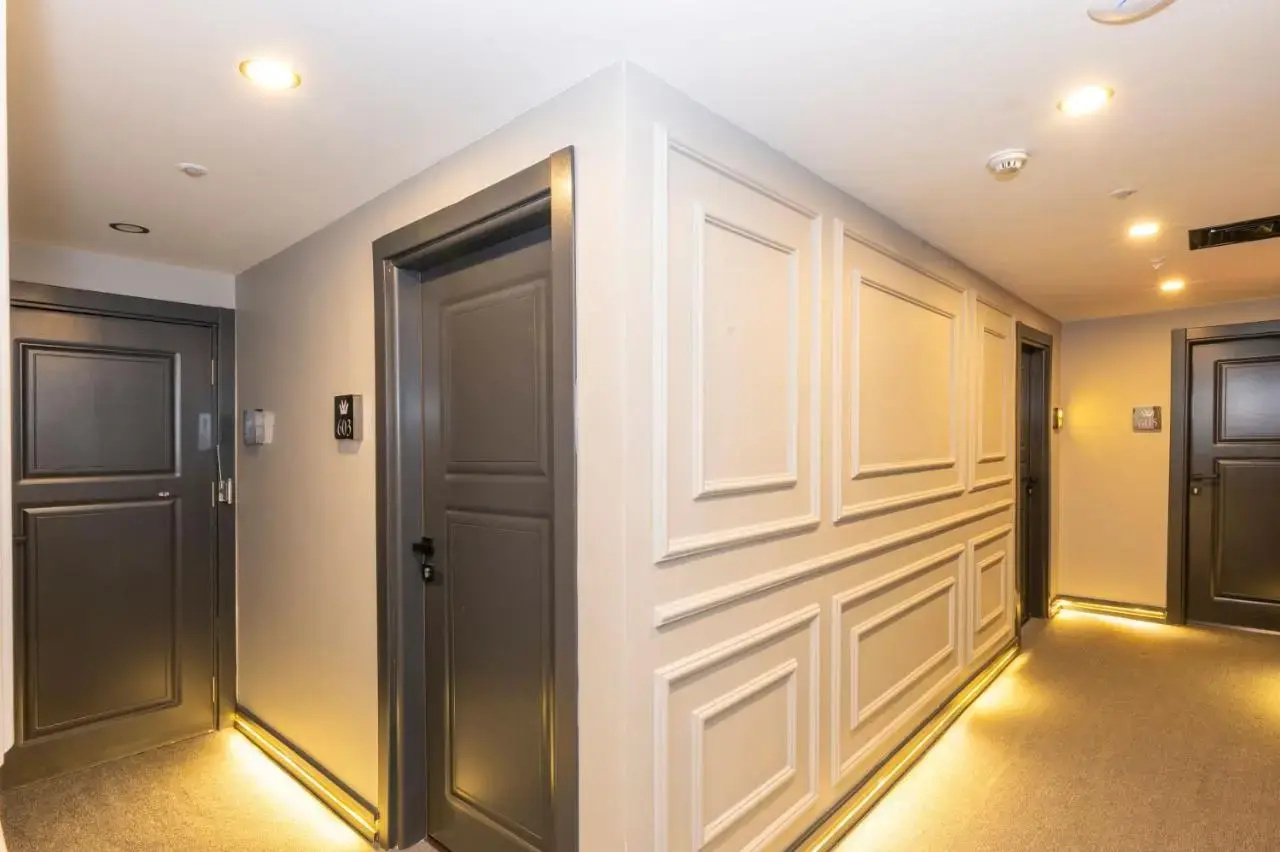 Photo - White Corner Hotel
