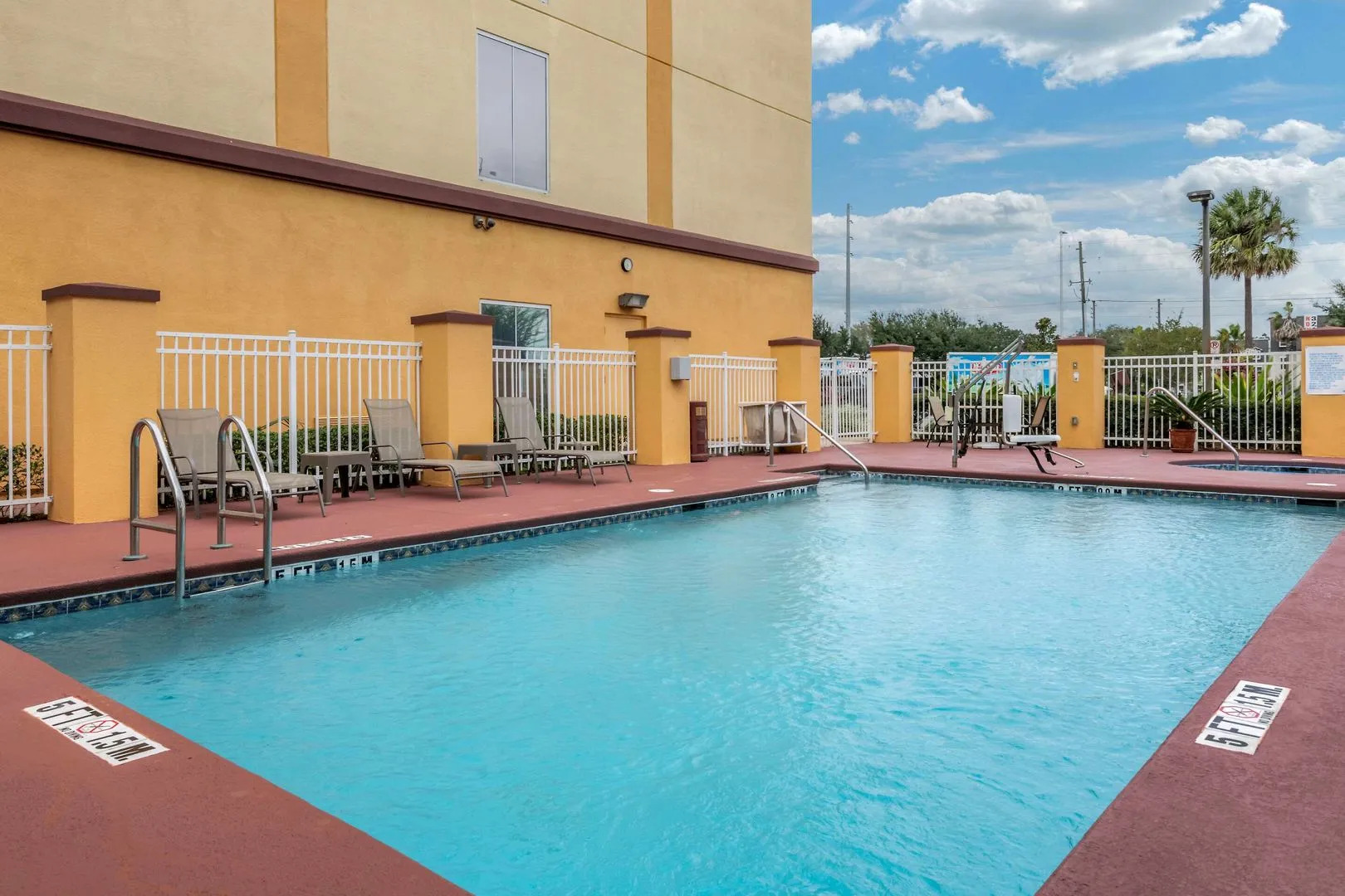 Photo - Comfort Suites Orlando Airport