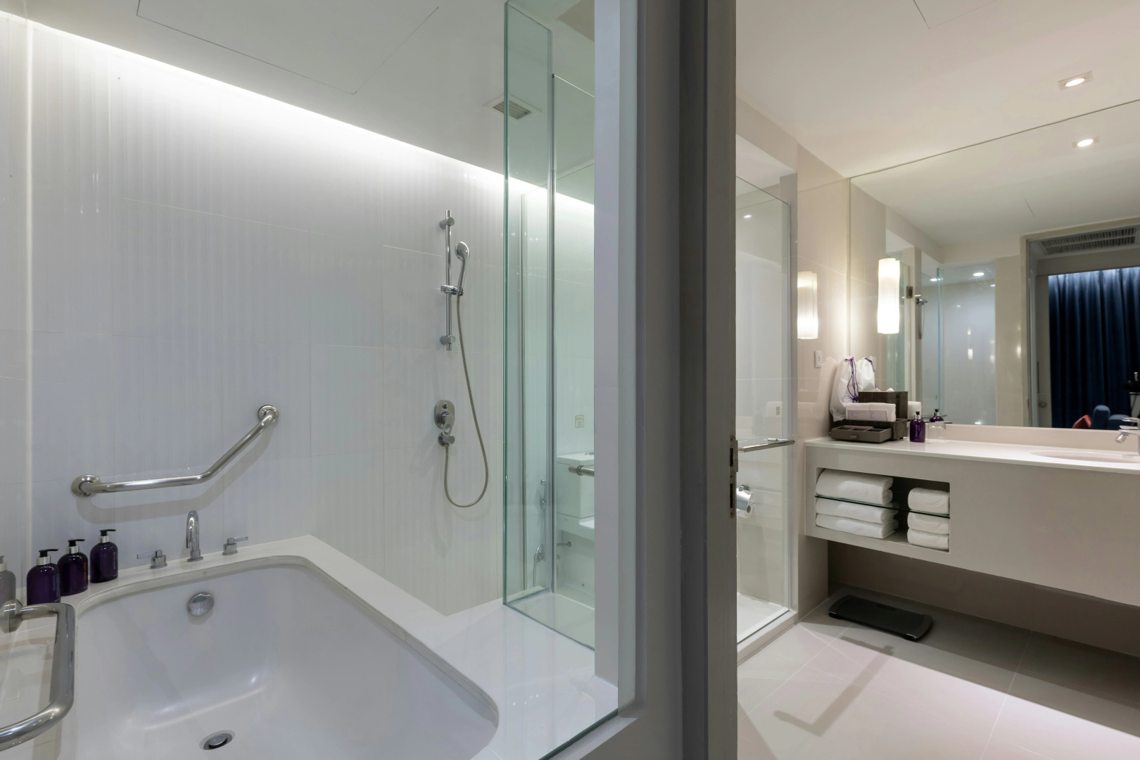 Photo - Centara Watergate Pavilion Hotel Bangkok