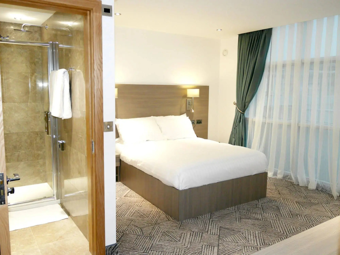 Photo - The Lion & Key Hotel