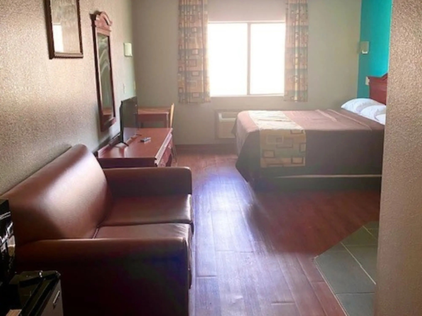 Foto - Tropicana Inn and Suites