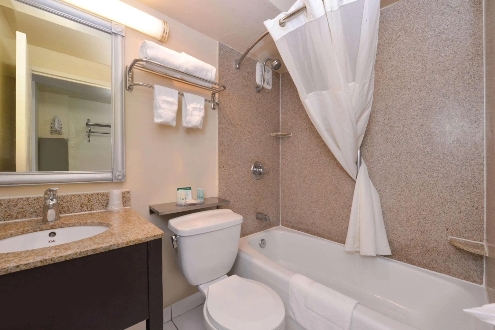 Photo - Quality Inn & Suites Montebello - Los Angeles