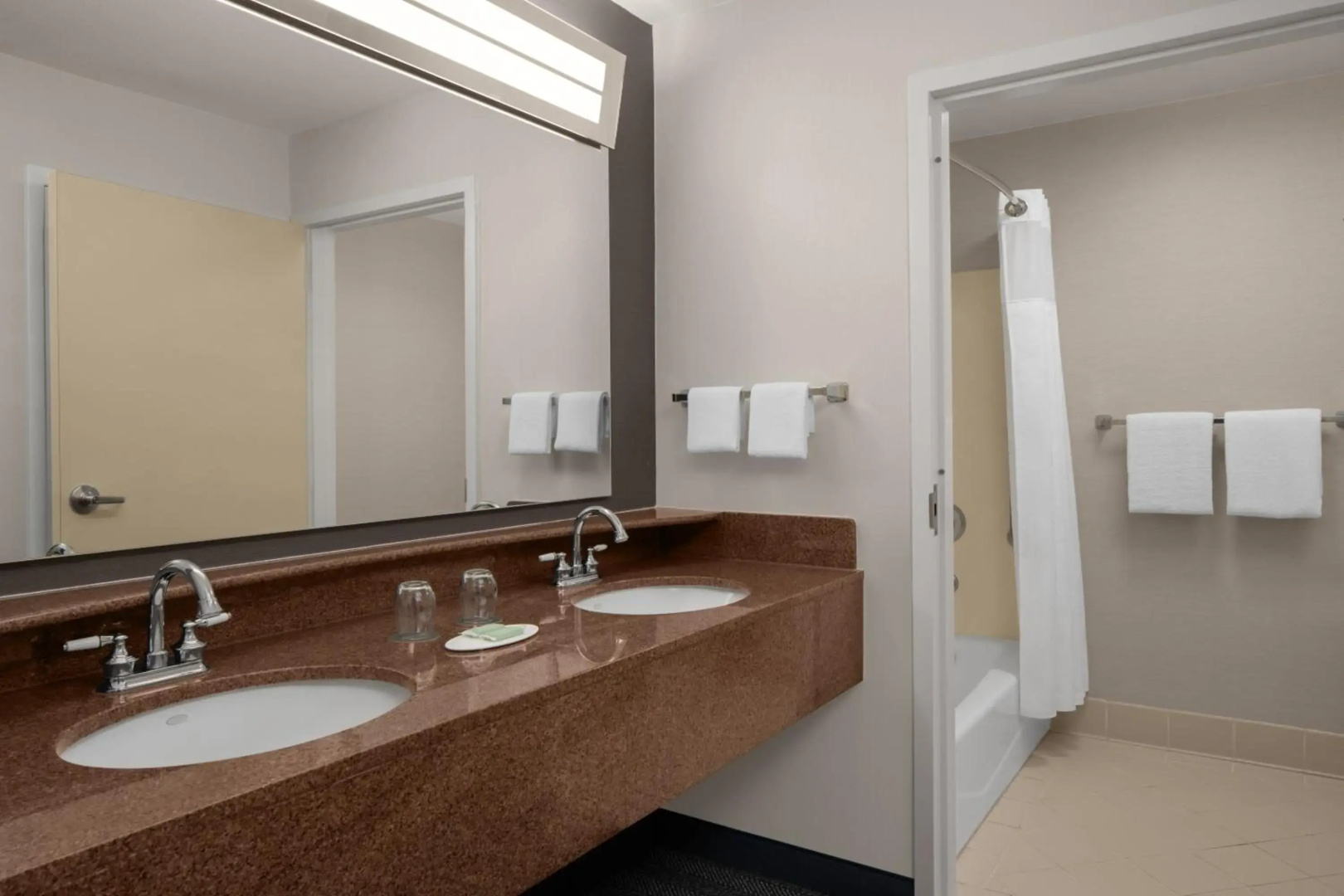 Photo - Courtyard by Marriott San Diego Central