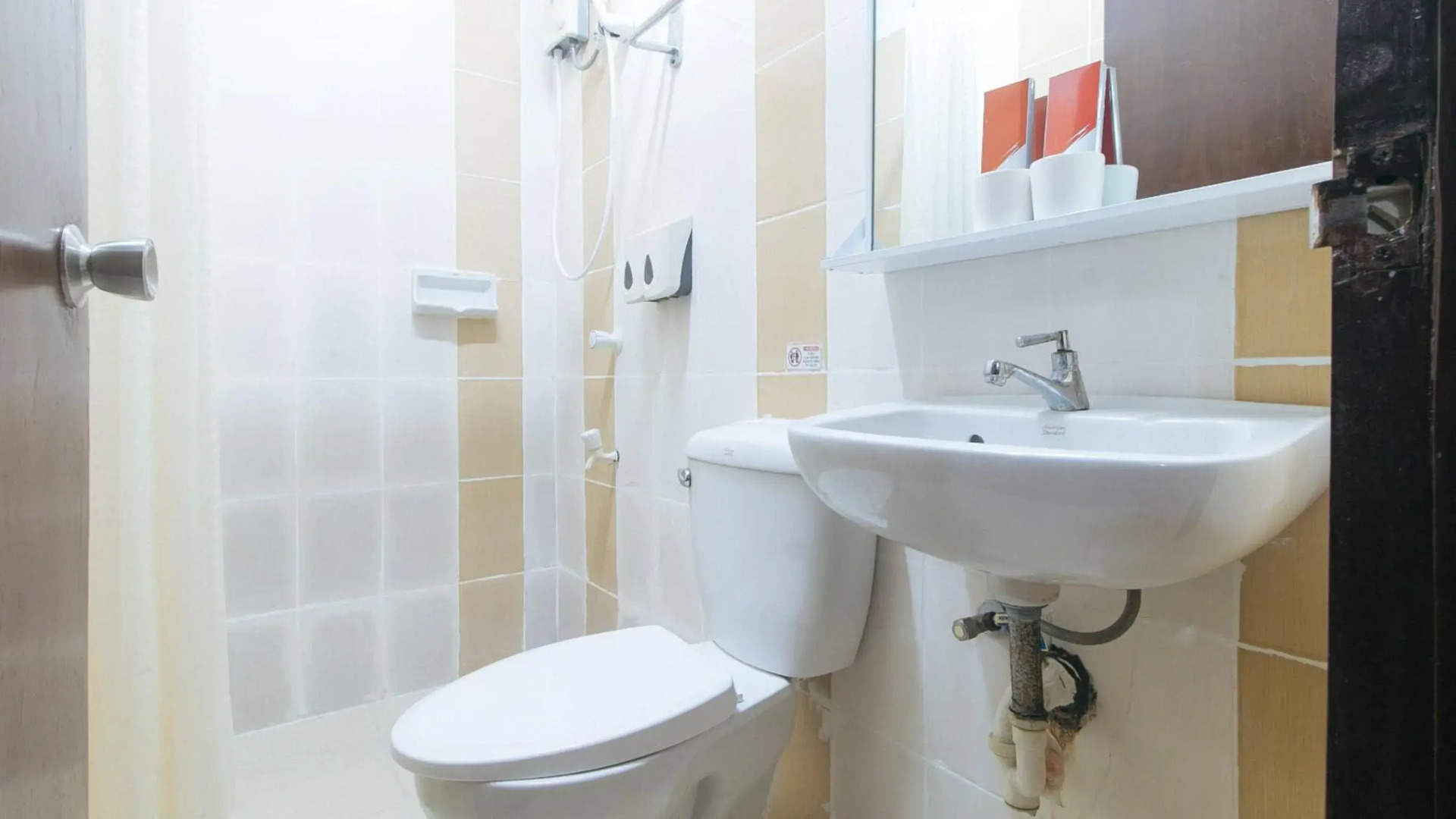 Photo - RedDoorz Plus New Era Budget Hotel Mabolo former RedDoorz near Landers Superstore Cebu City