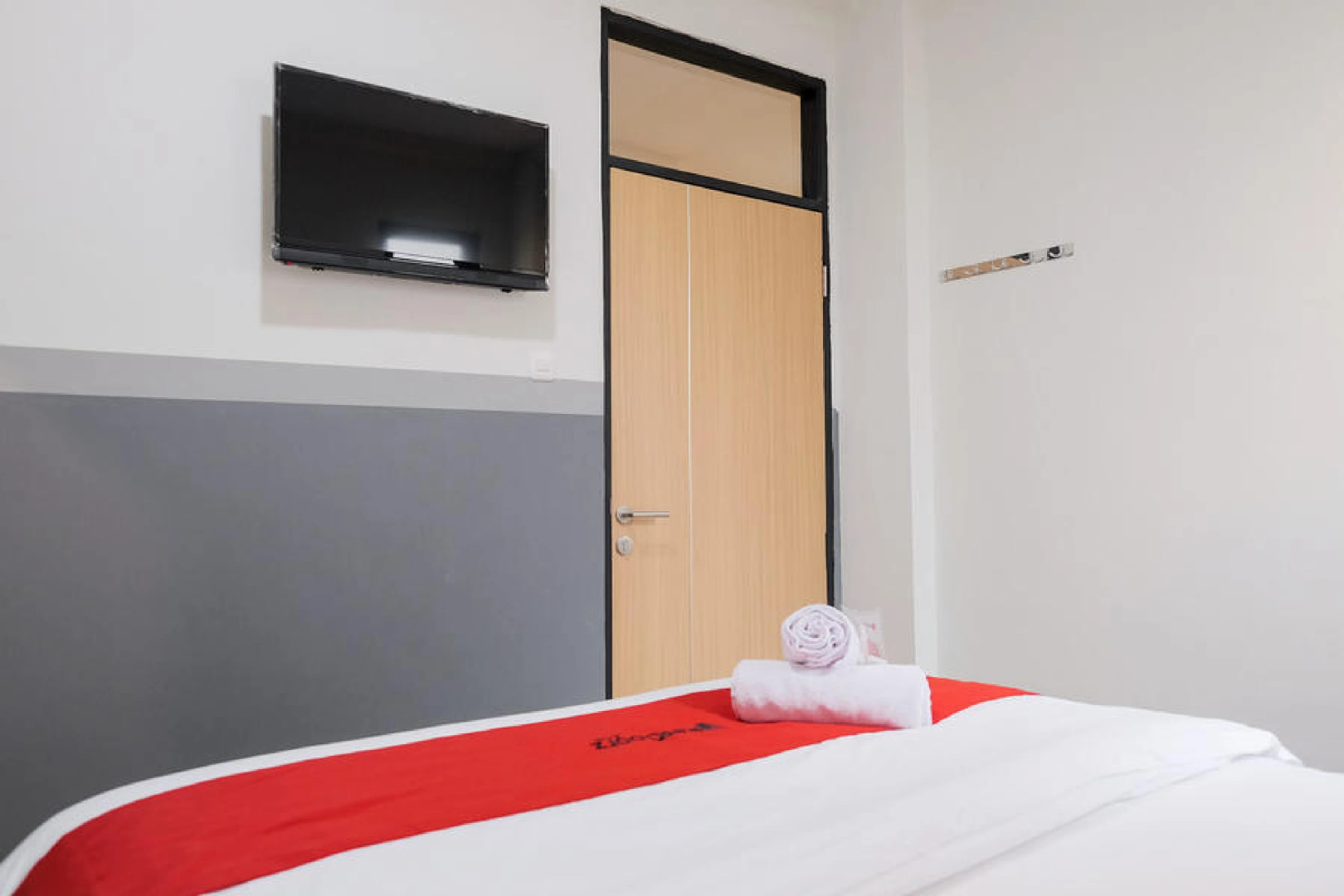 Foto - RedDoorz Plus near Taman Anggrek Mall