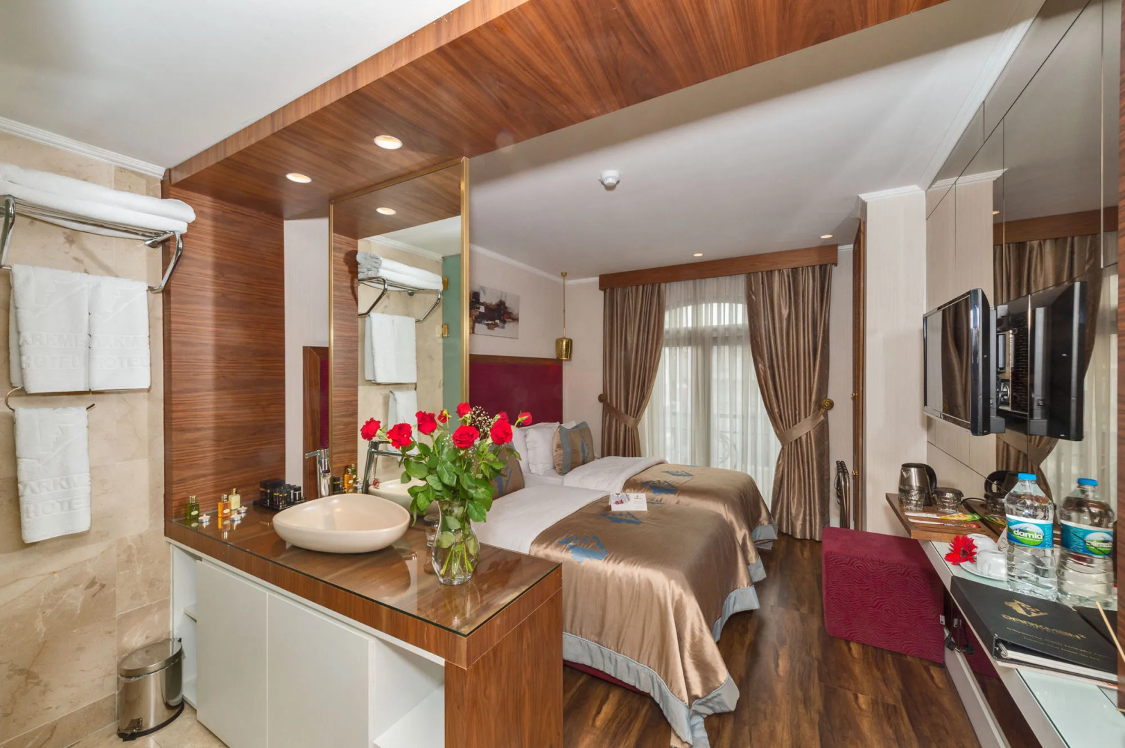 Photo - Darkmen Hotel 2