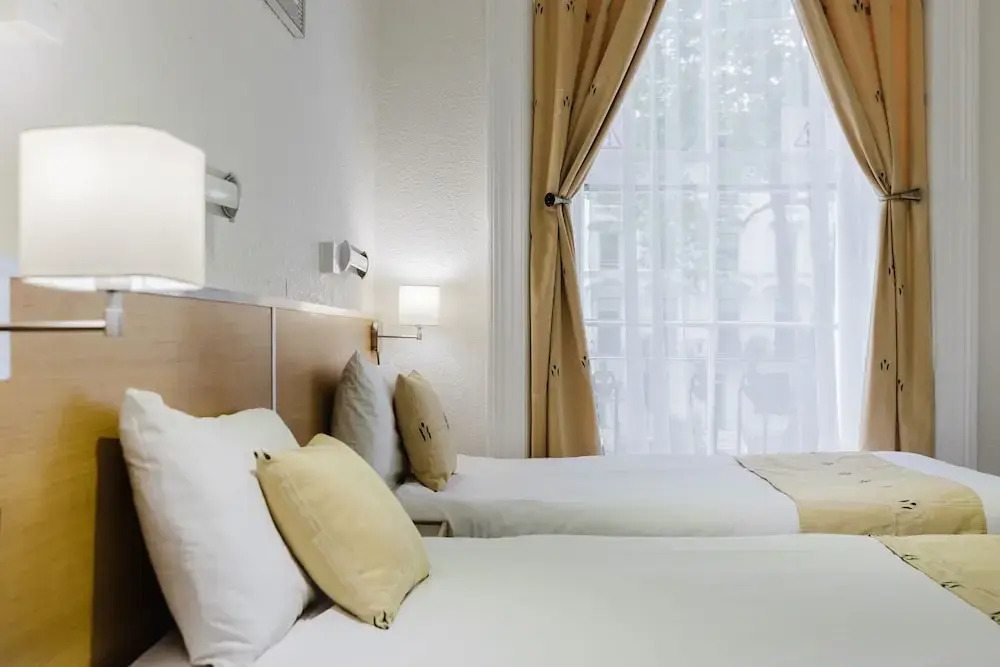 Photo - Falcon Hotel