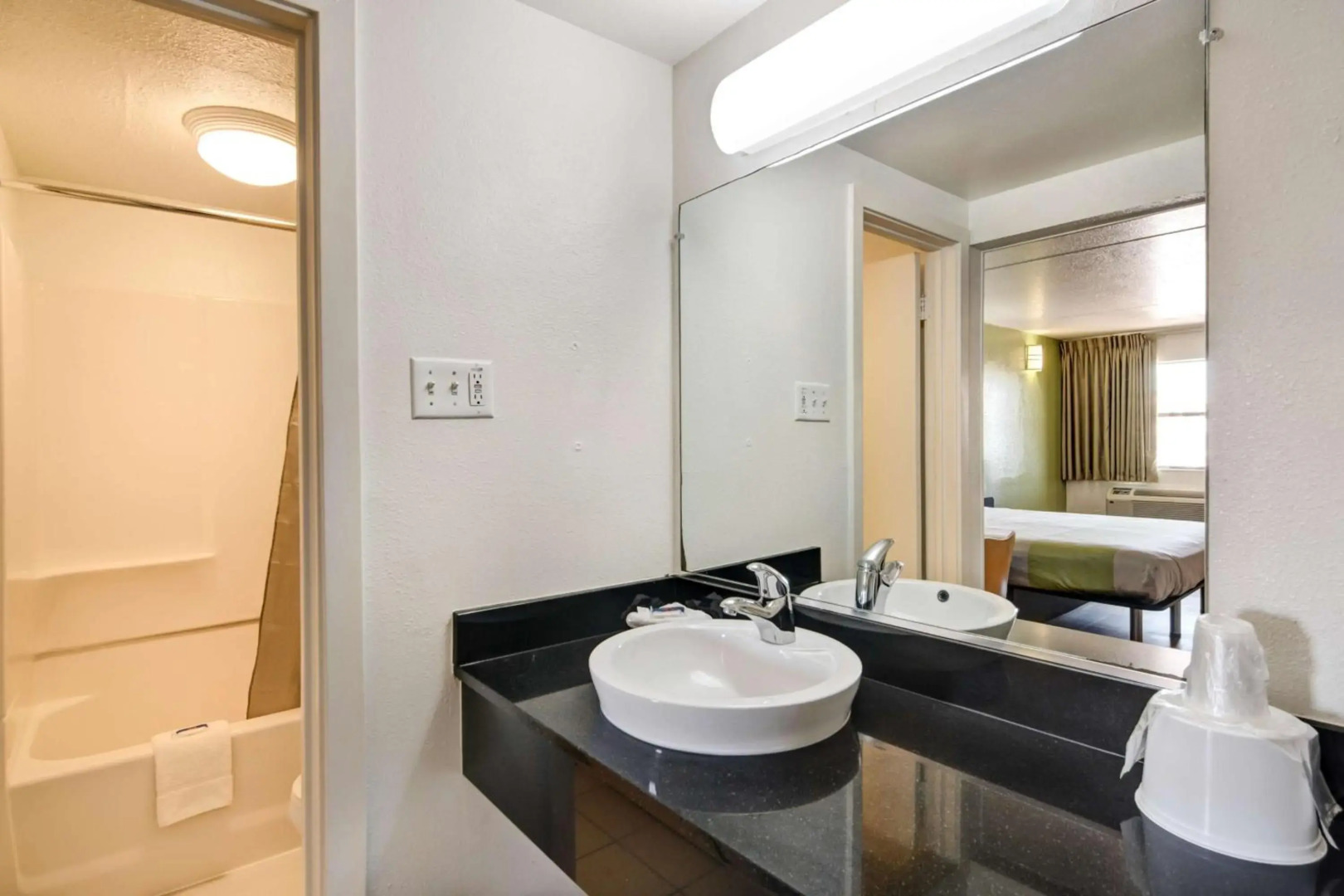 Photo - Motel 6-Dallas, TX - Forest Lane