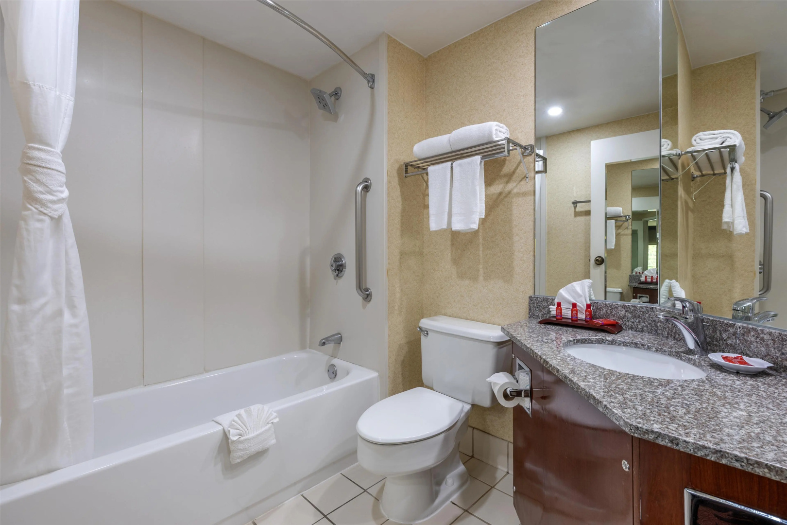 Foto - SureStay Plus Hotel by Best Western Chicago Lombard