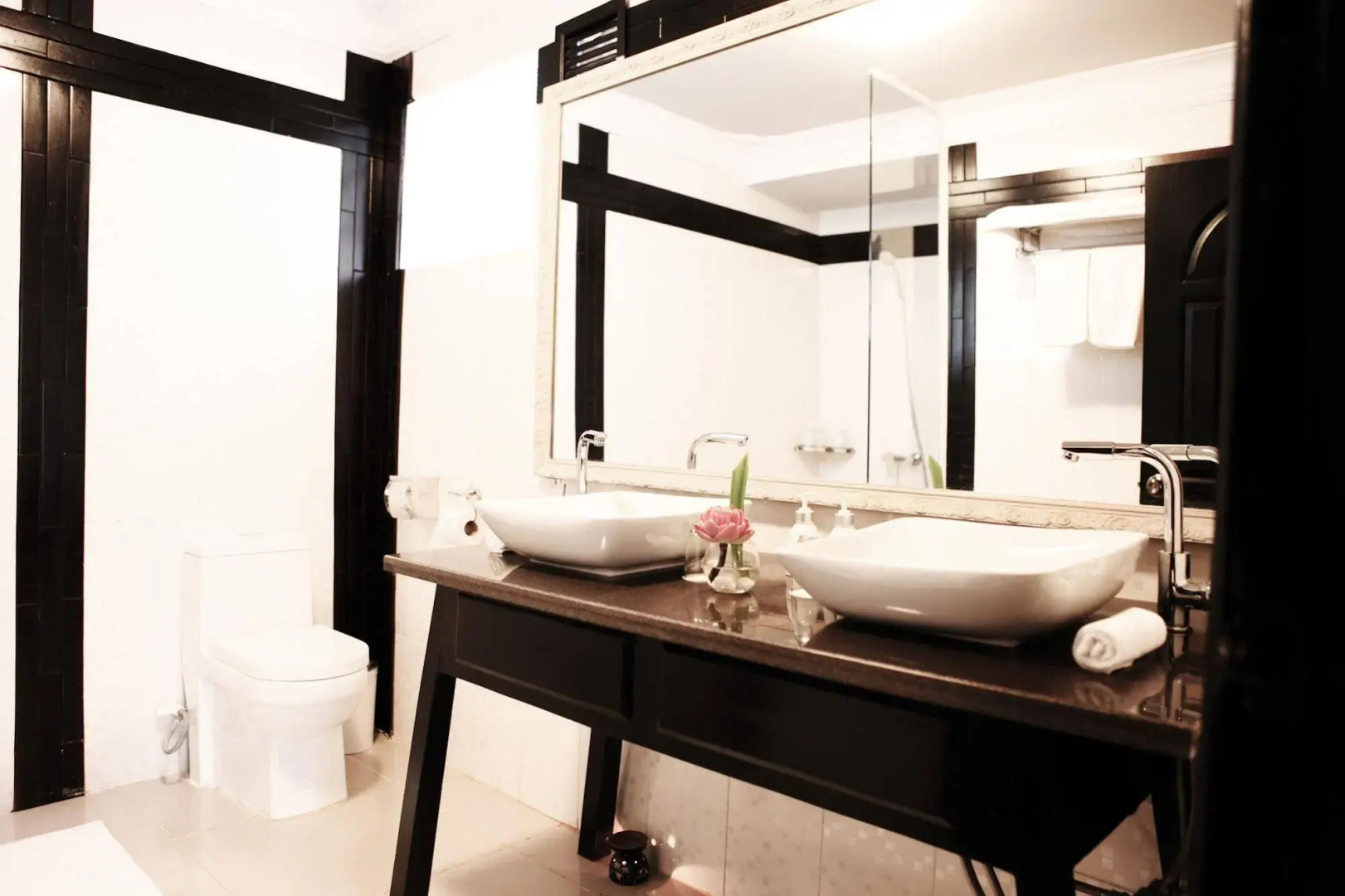 Foto - White Mansion 白色公馆