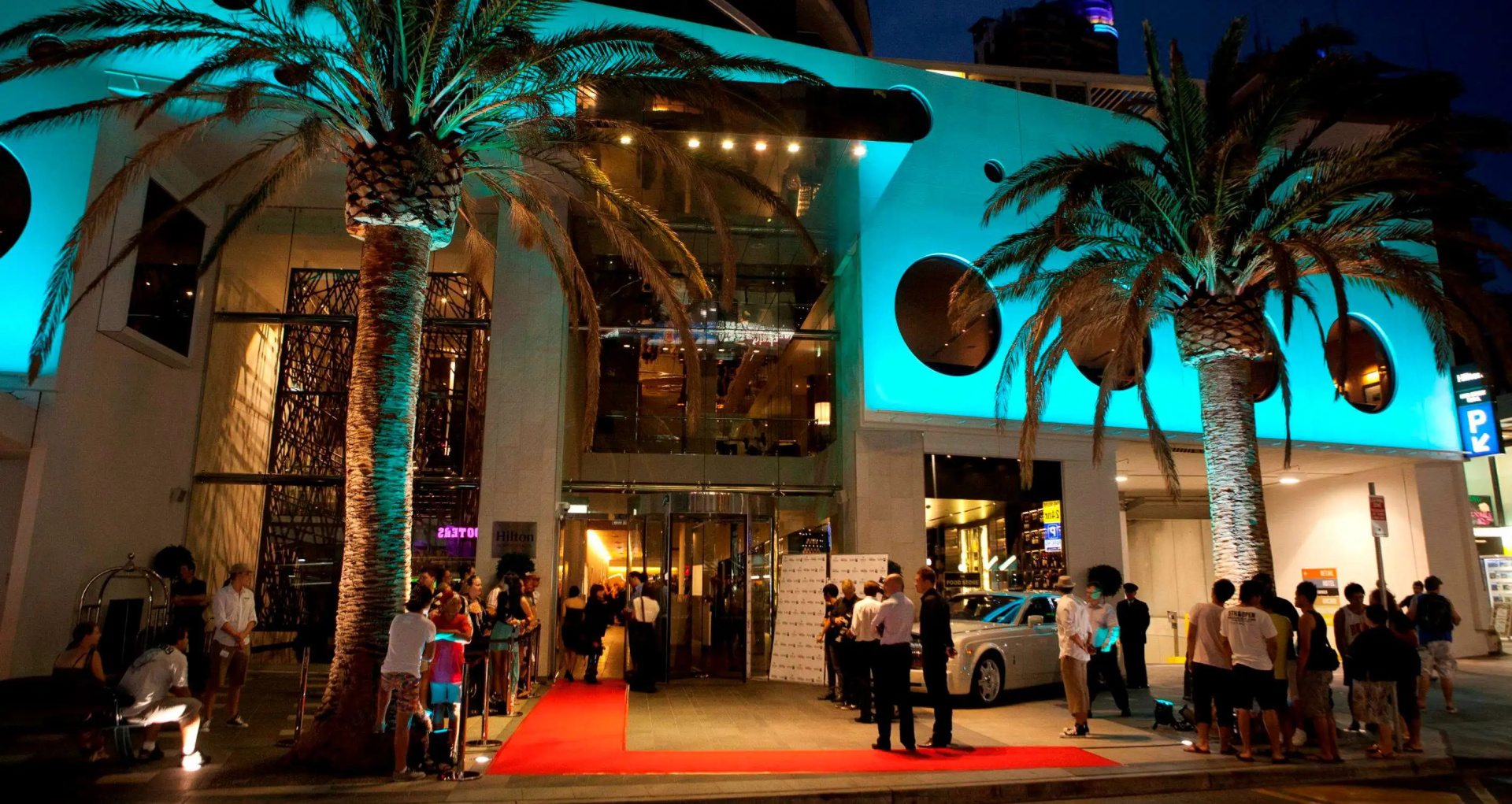 Photo - Hilton Surfers Paradise Hotel & Residences.