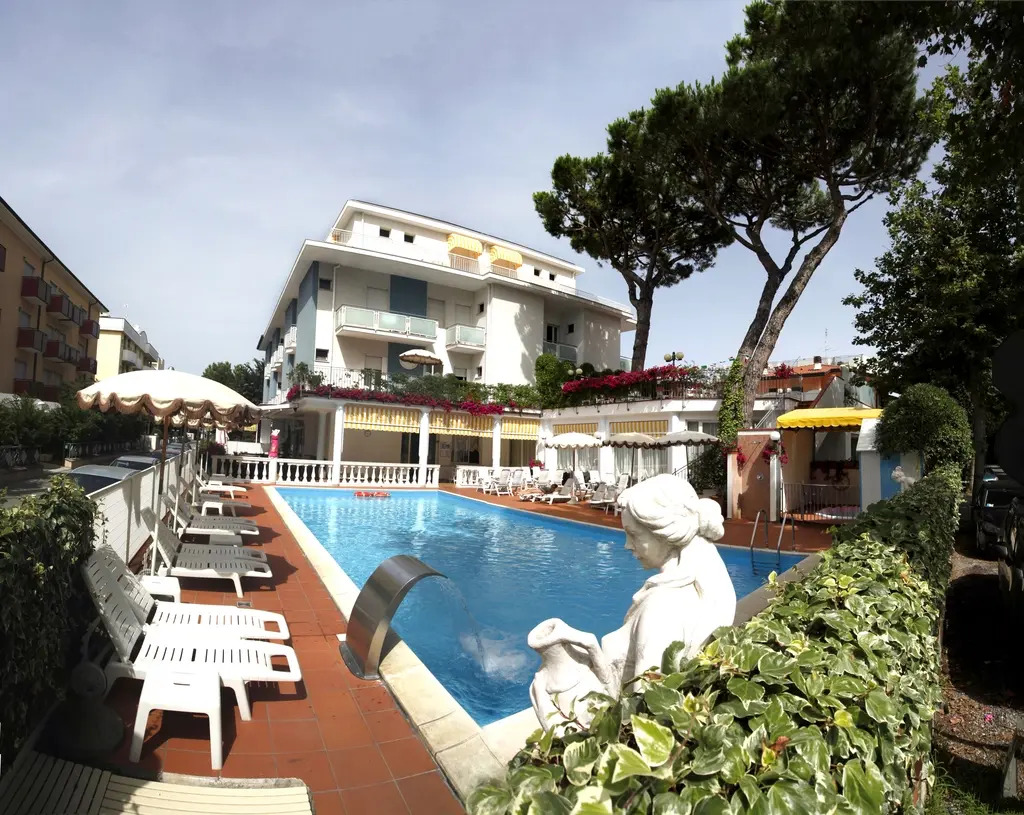 Photo - Hotel Villa dei Fiori - sul mare con piscina