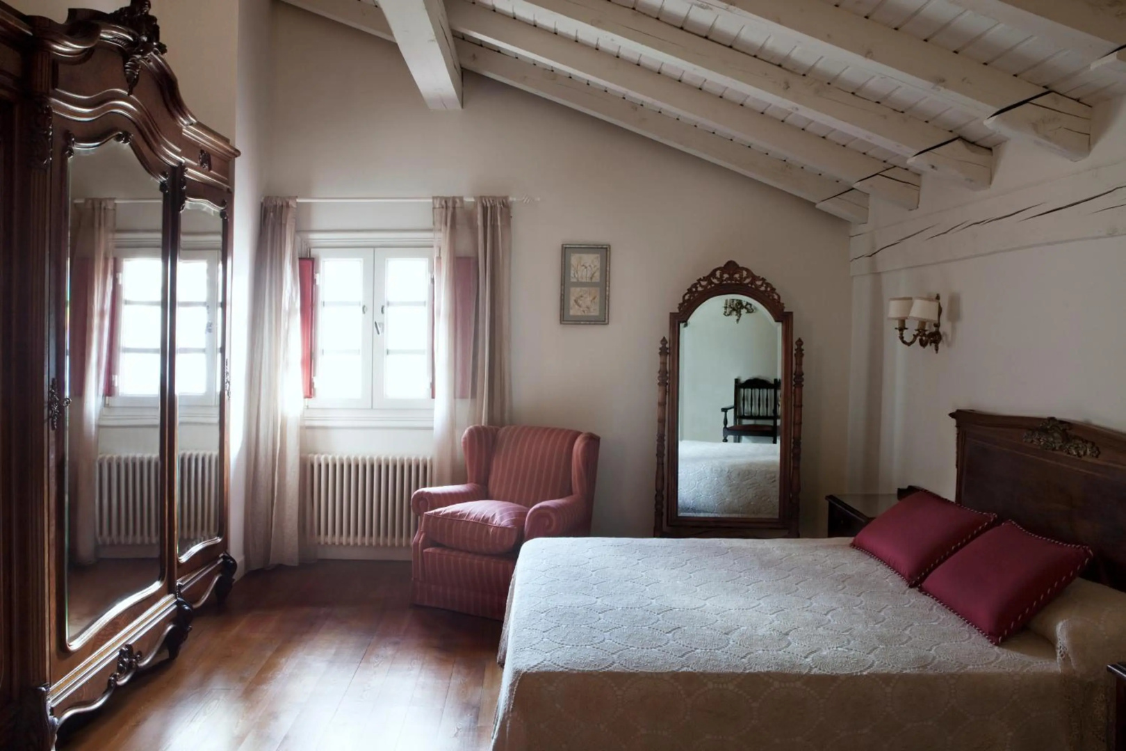 Photo - Hotel IRARAGORRI-ETXEA