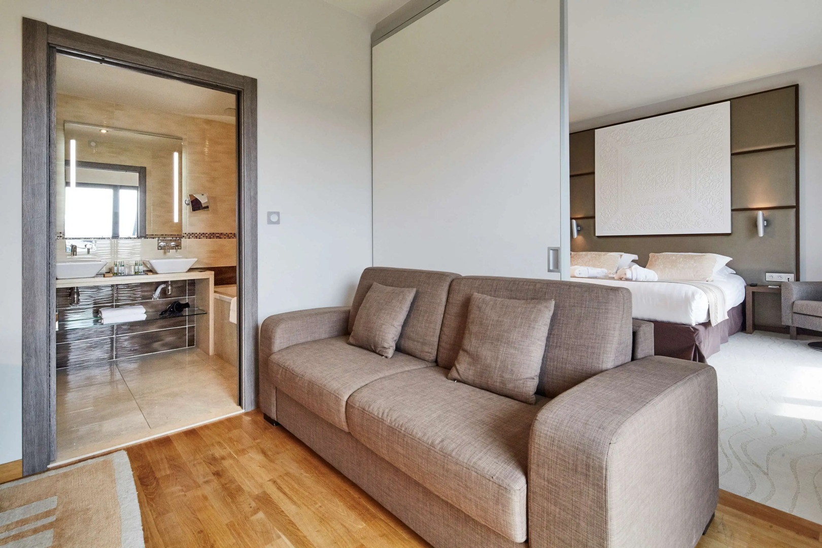 Foto - Kyriad Prestige Lyon Est - Saint Priest Eurexpo Hotel and SPA