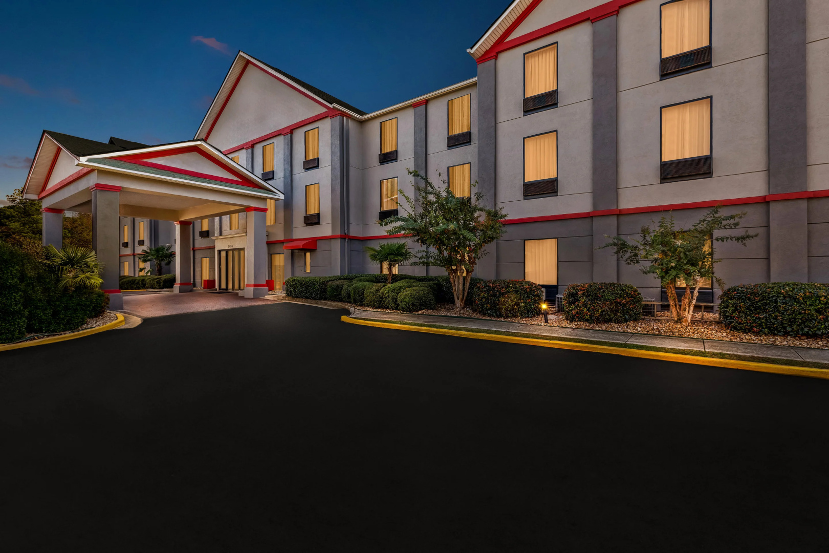 Photo - Red Roof PLUS+ & Suites Atlanta Airport South