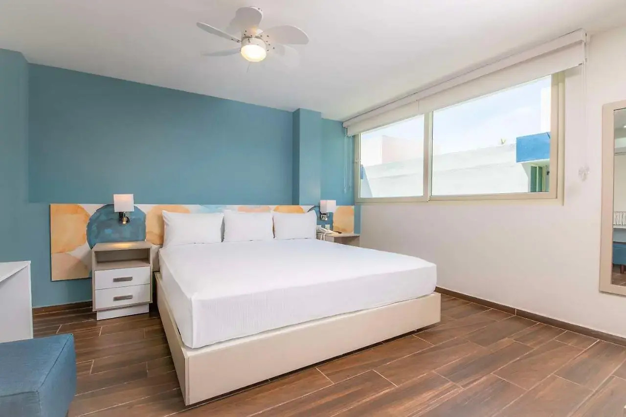 Photo - Vista Express Guadalajara Expo SureStay Collection by BW