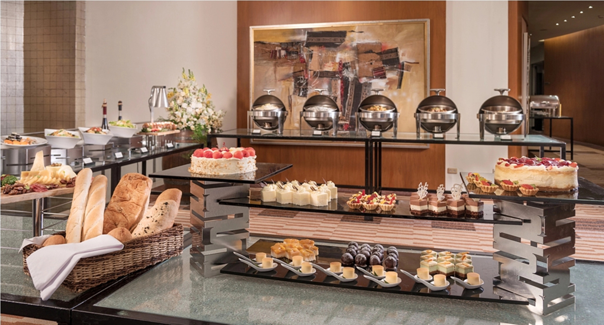 Photo - Discovery Suites Manila, Philippines