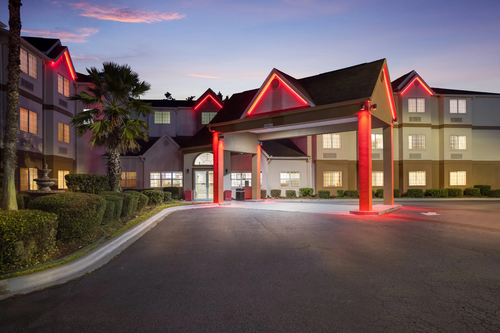 Photo - Red Roof Inn PLUS+ & Suites Savannah - I-95