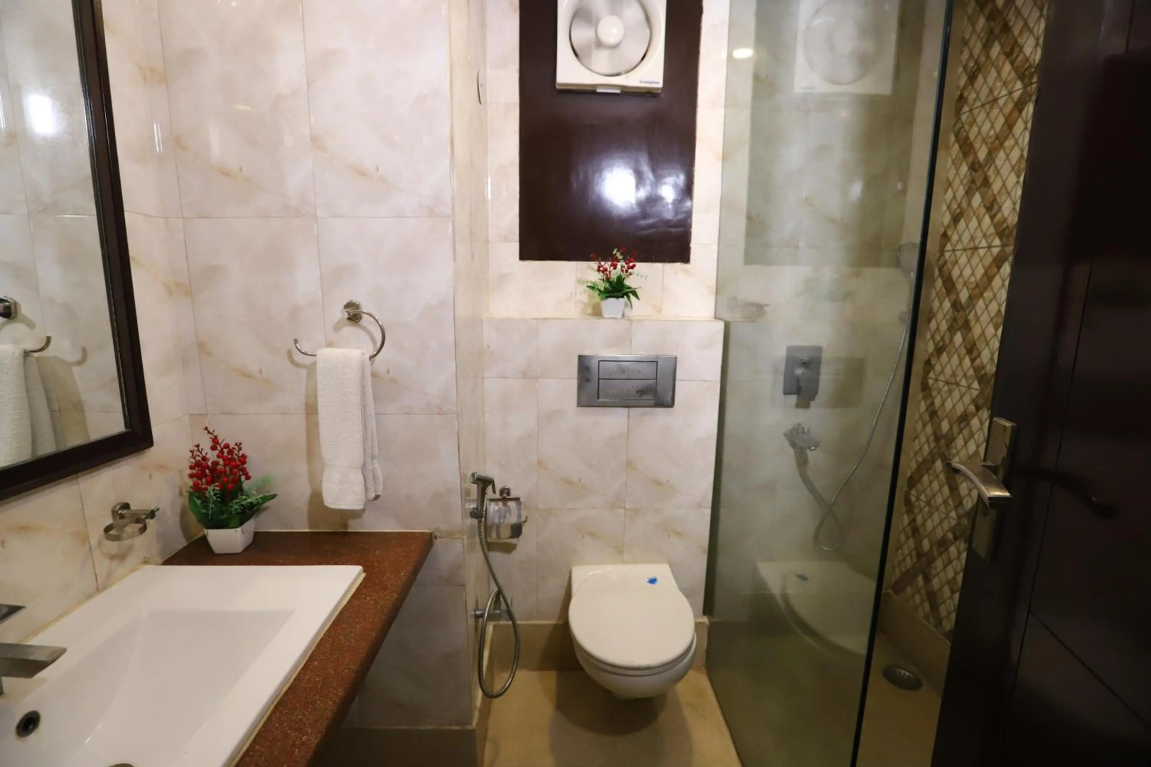 Foto - Hotel Palm Grand Naraina New Delhi - Couple Friendly Local IDs Accepted