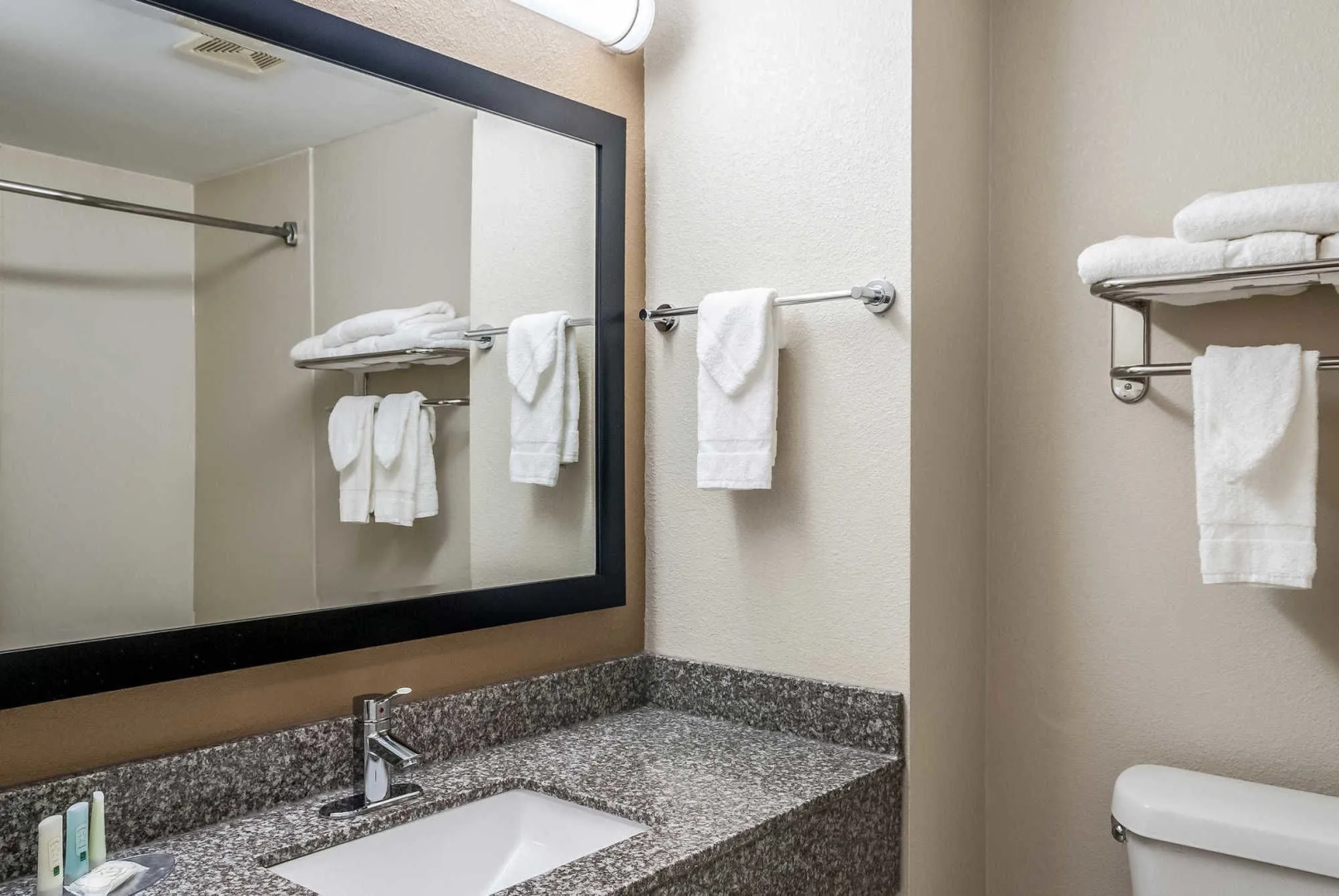 Photo - Trident Inn & Suites New Orleans