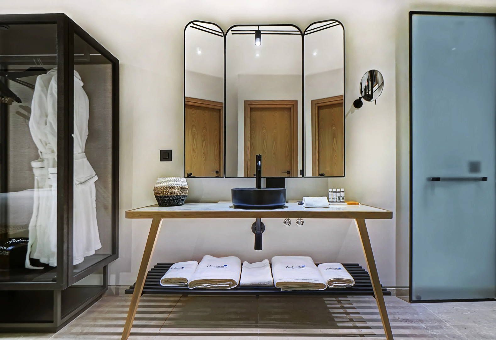 Photo - Radisson Blu Zaffron Resort, Santorini