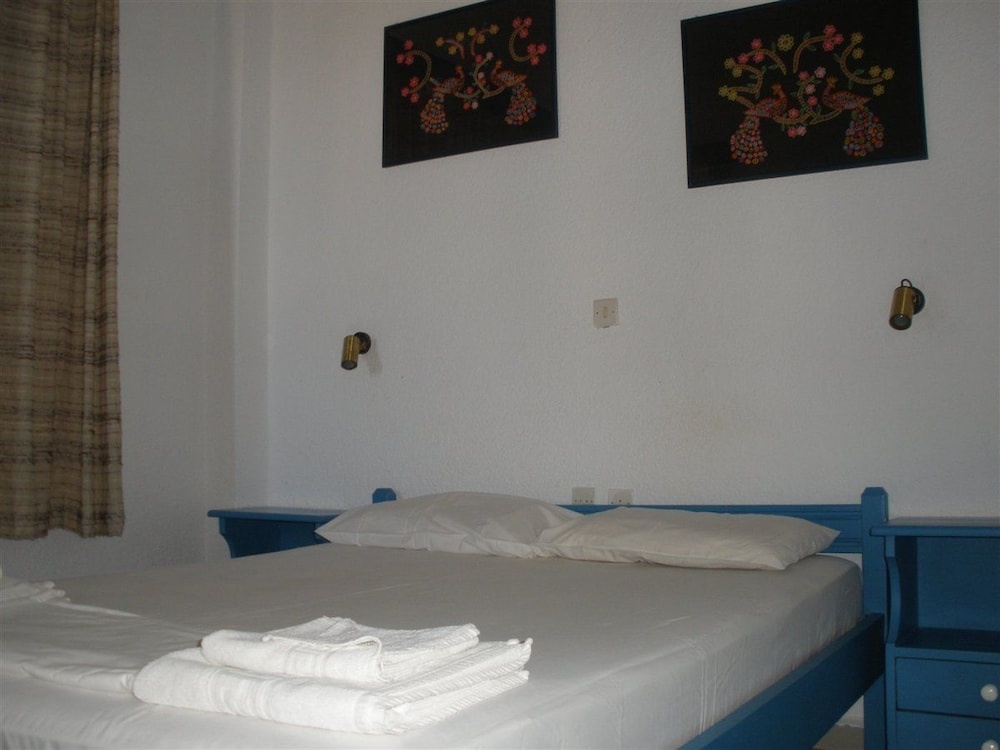 Elenis Apartments