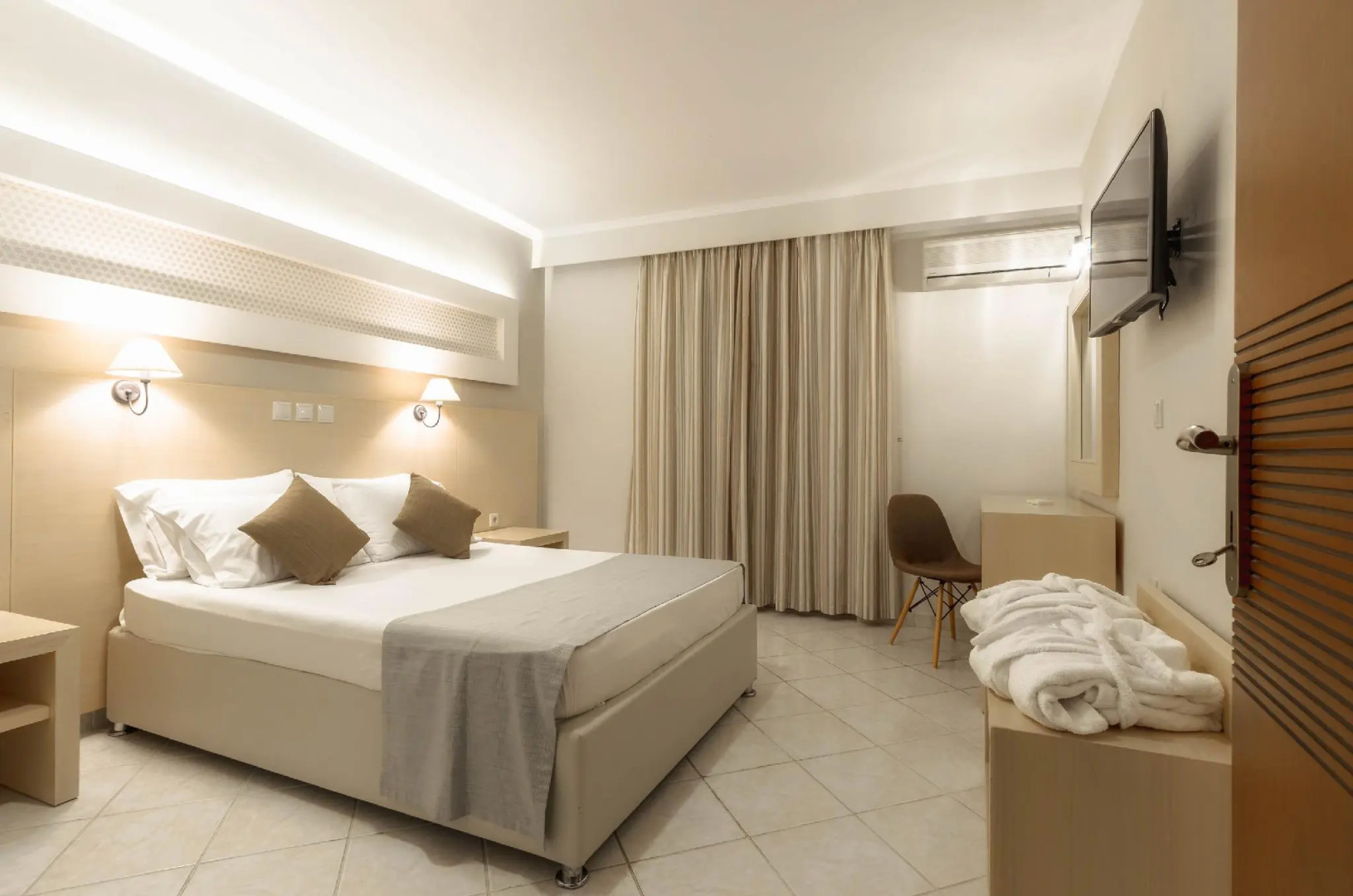 Photo - Karras Hotel