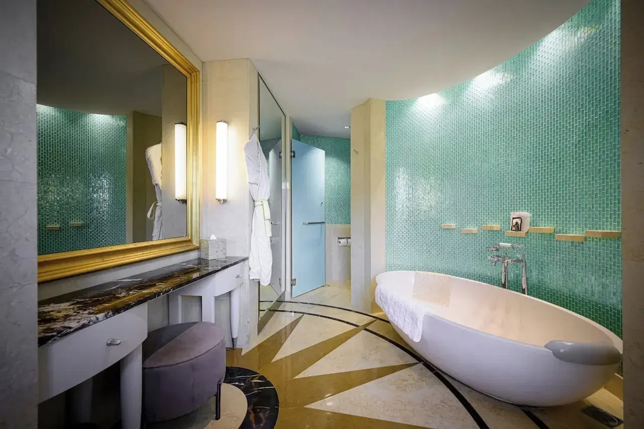 Photo - Resorts World Sentosa - Crockfords Tower