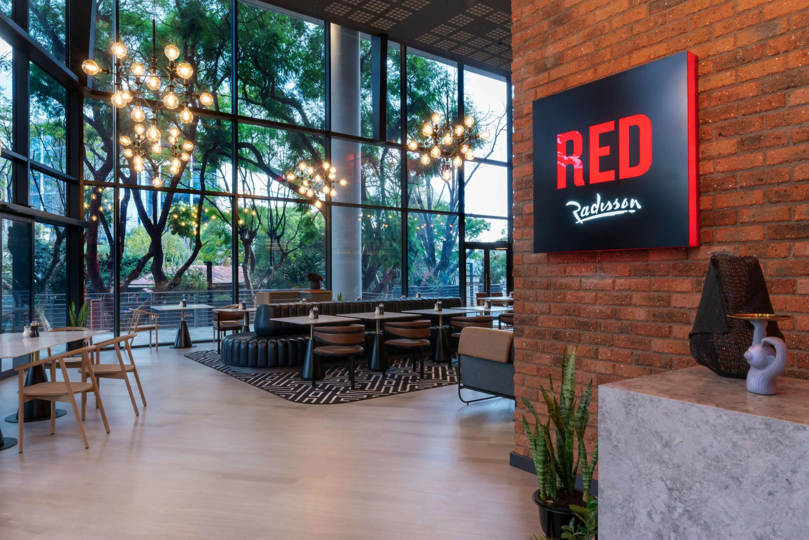 Photo - Radisson RED Hotel Johannesburg Rosebank