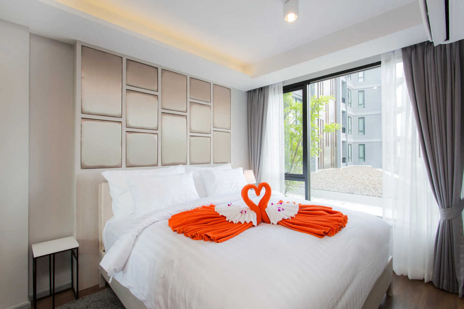 Foto - 6th Avenue Surin Beach - Official Account