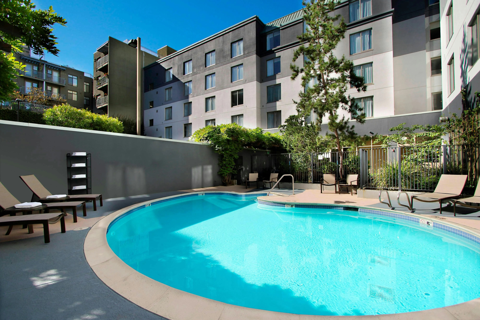 Photo - Courtyard by Marriott Oakland Downtown
