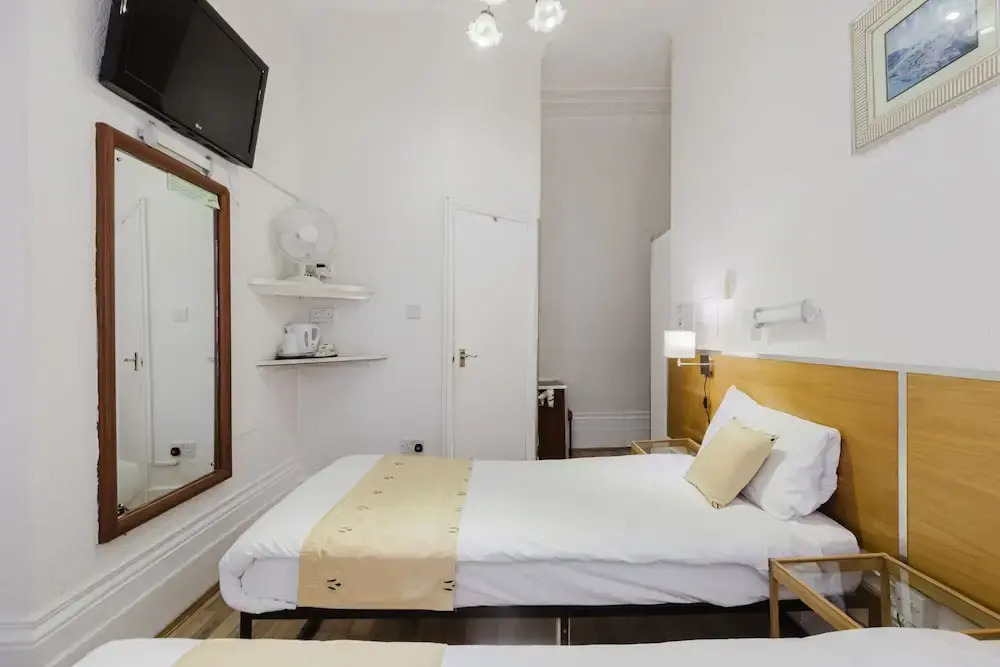 Photo - Falcon Hotel