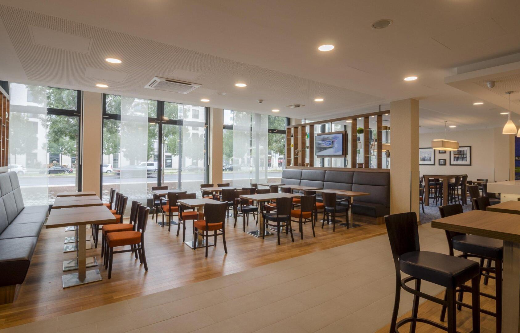 Photo - Hampton by Hilton Frankfurt City Centre