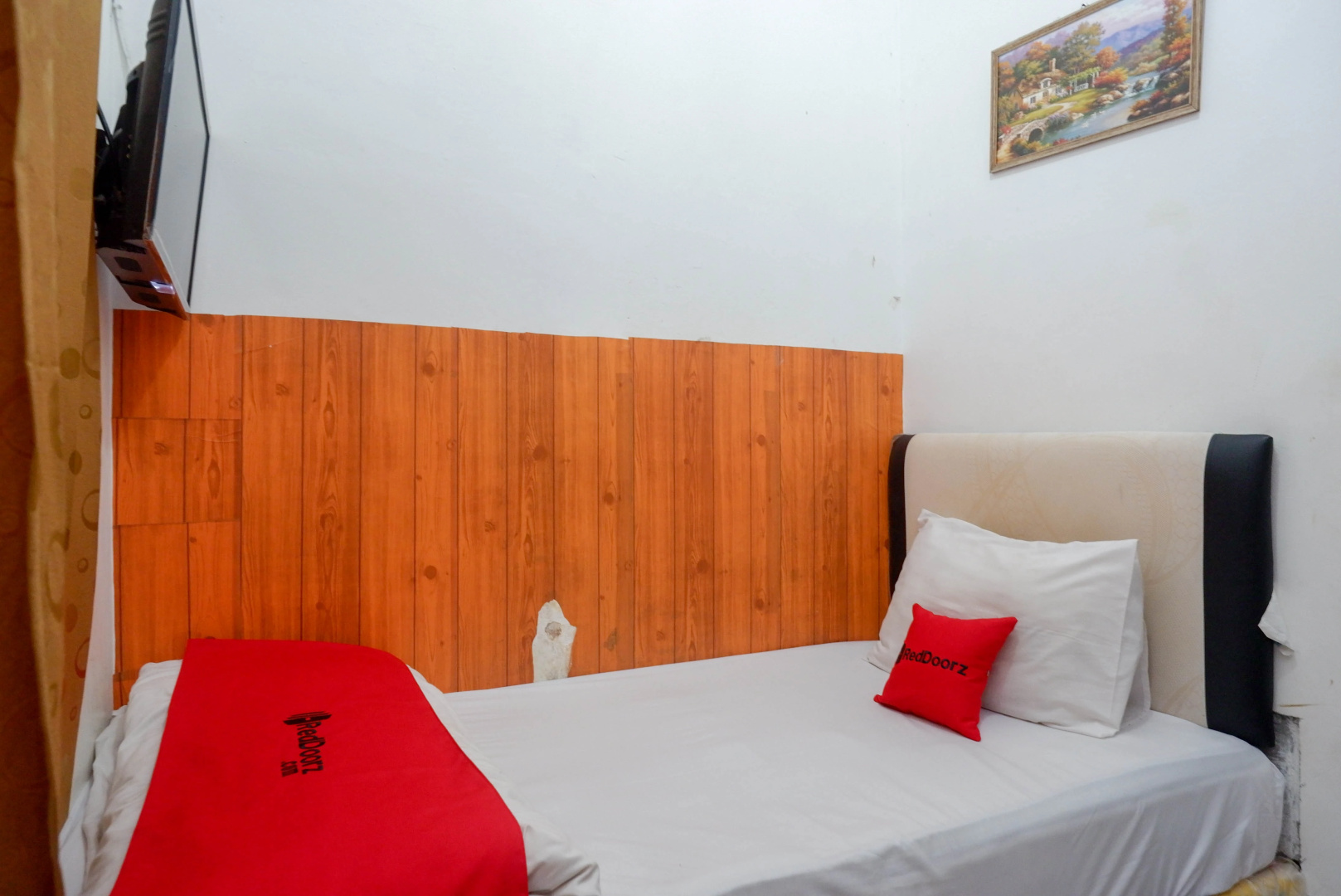 Foto - RedDoorz at Golden Inn Tugu Yogyakarta