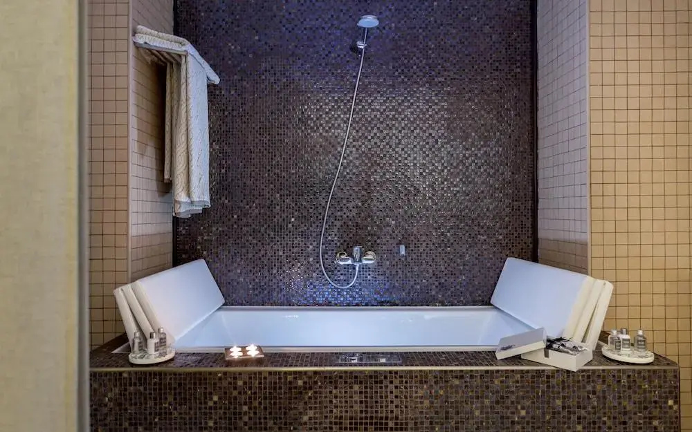 Photo - Business Hotel