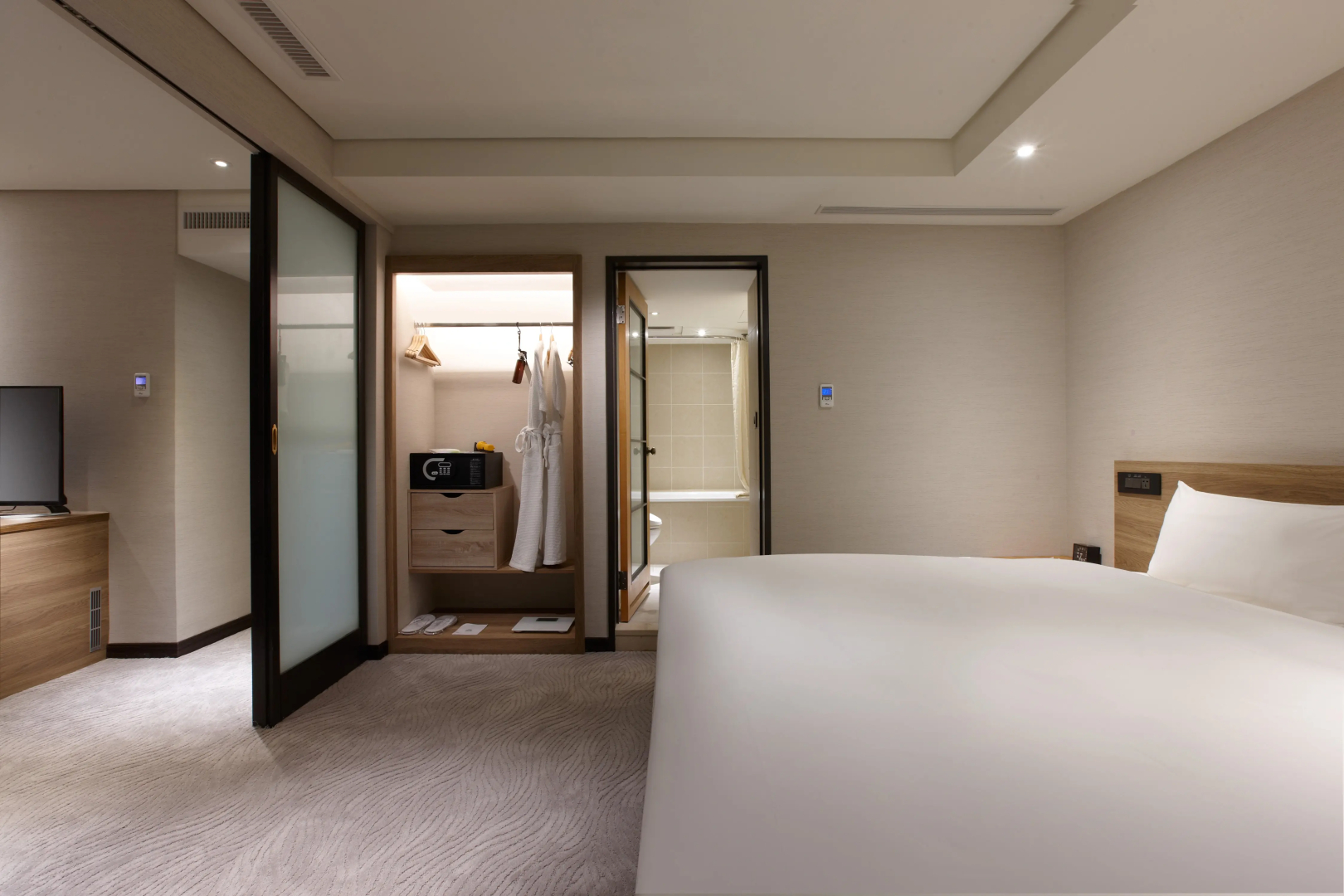 Photo - Royal Inn Taipei Nanxi - MRT Zhongshan Station