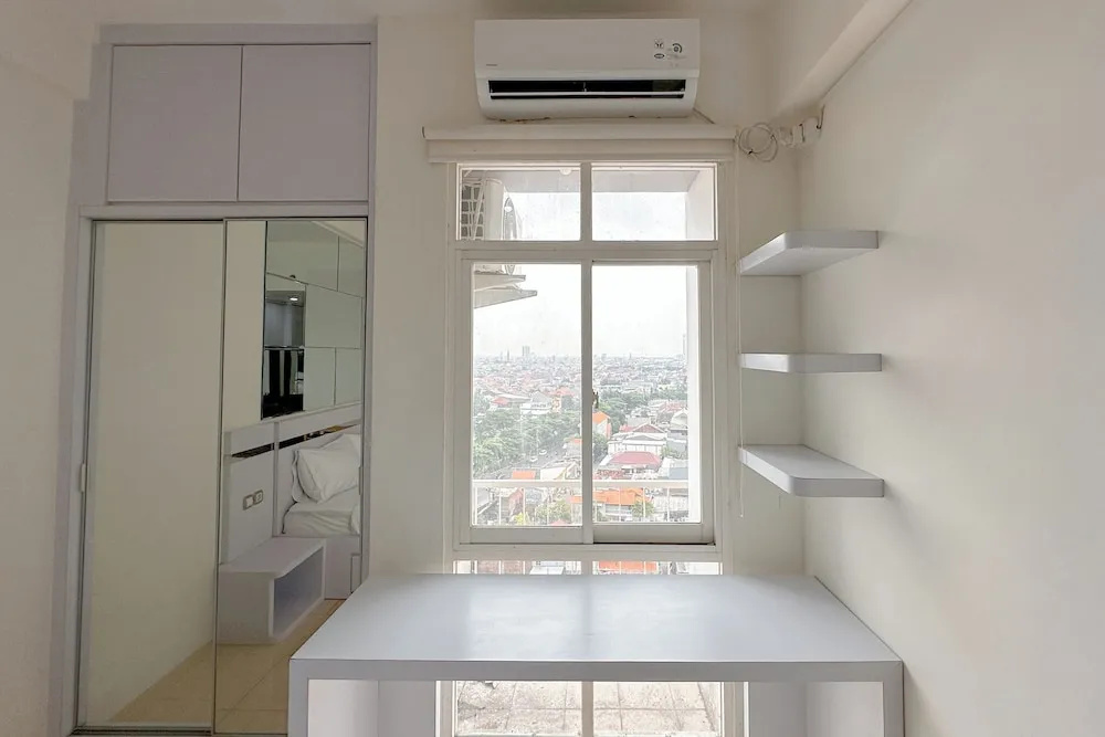 Comfortable Stay and Good Place Studio at Bale Hinggil Apartment