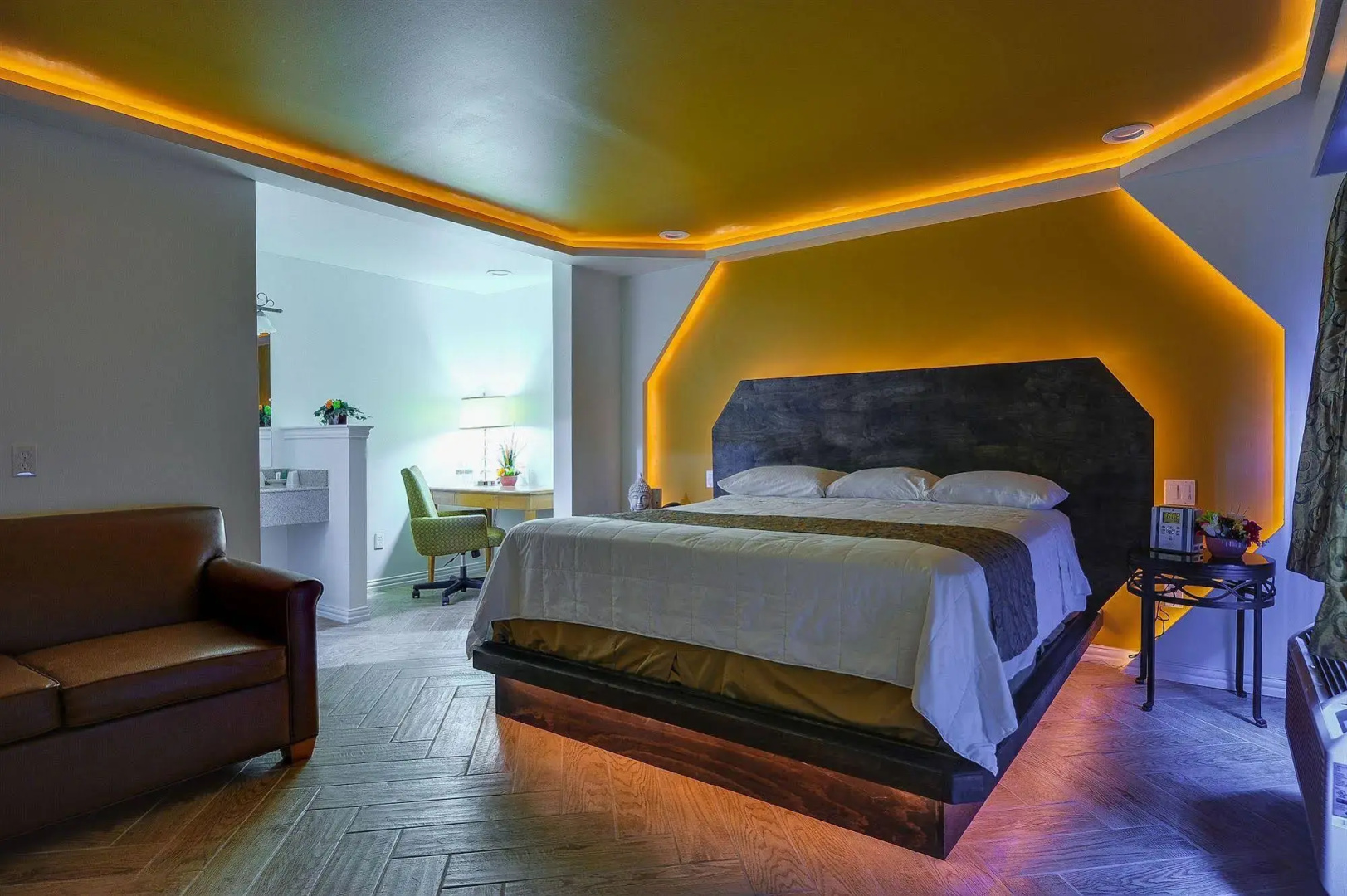 Photo - Romantic Inn & Suites