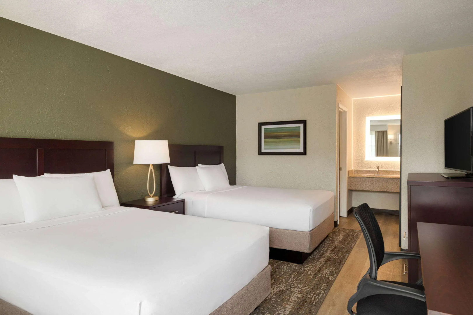 Photo - Mai Hana Hotel & Suites