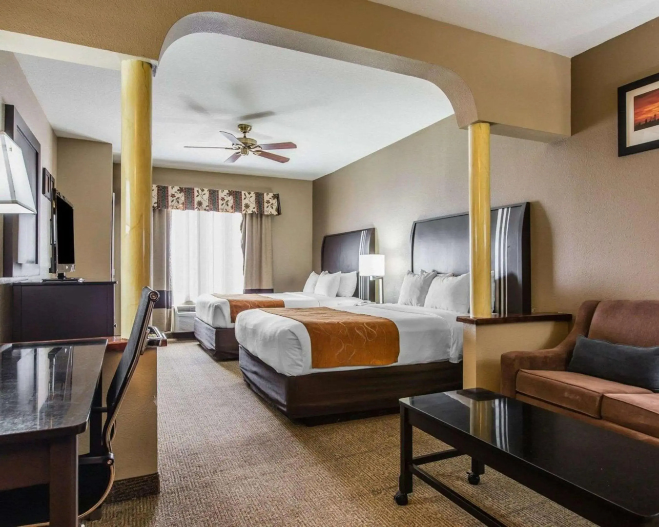 Photo - SureStay Plus Hotel by Best Western Gatlinburg