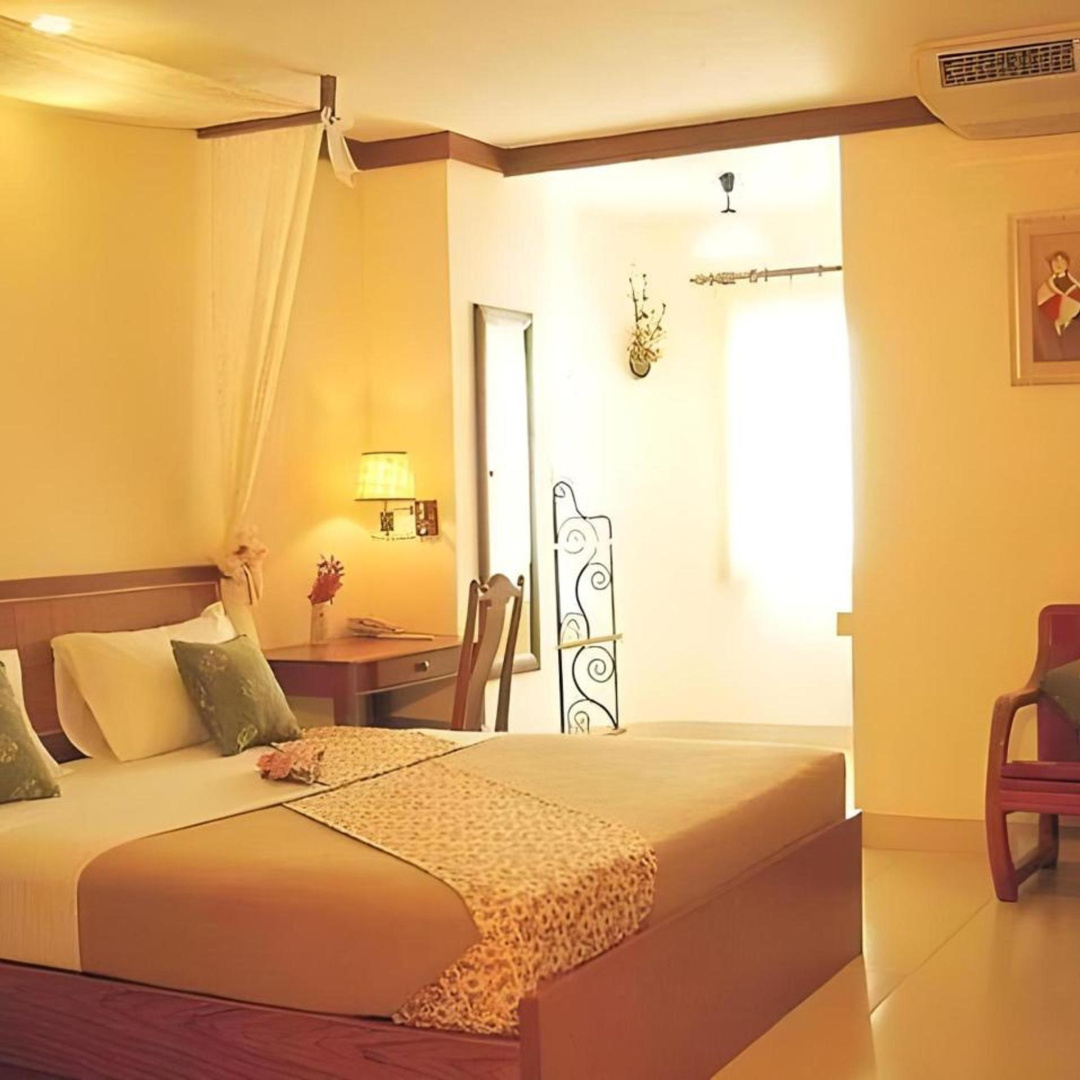 Photo - Collection O Howard Square Boutique Hotel