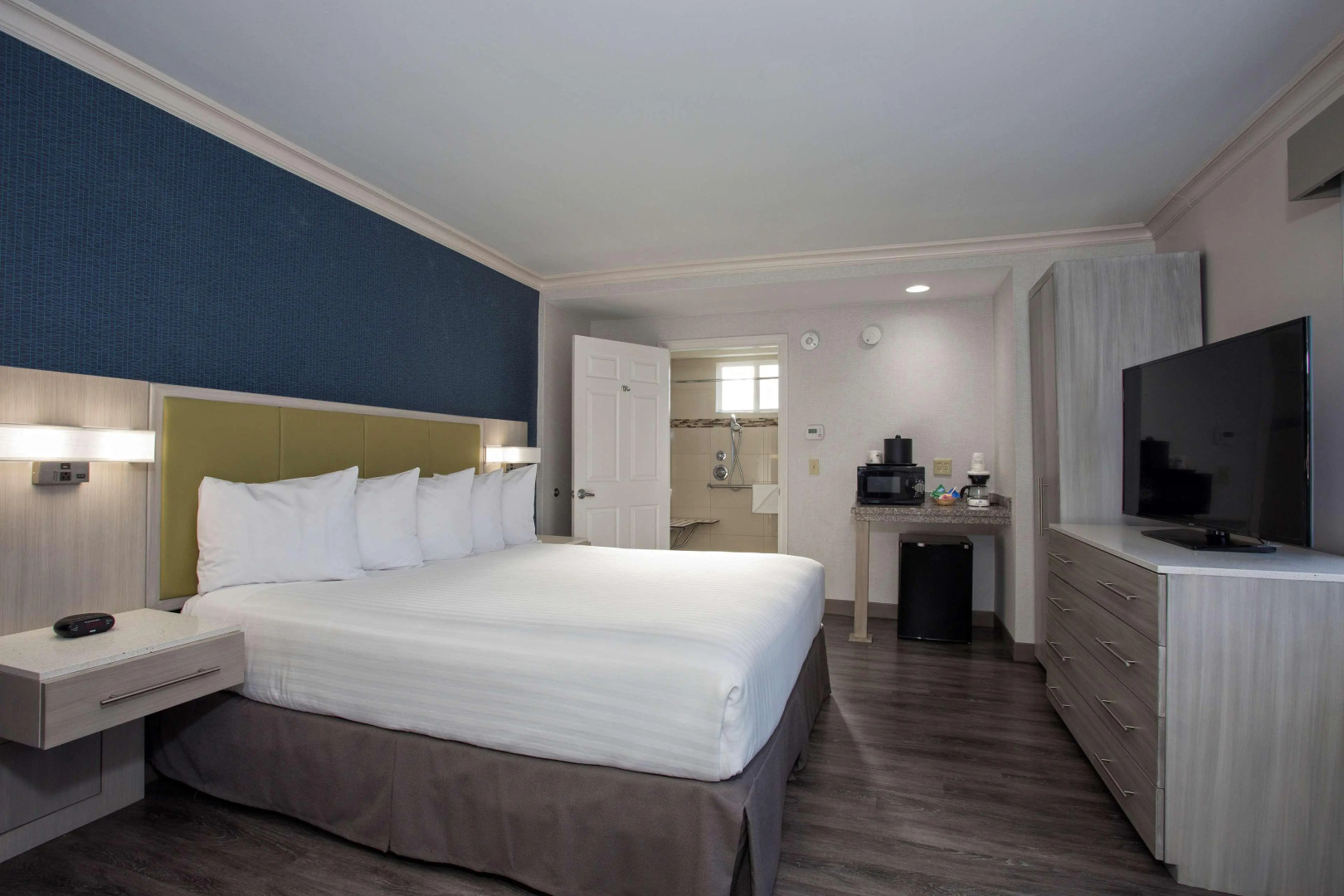 Photo - SureStay Hotel by Best Western Santa Monica