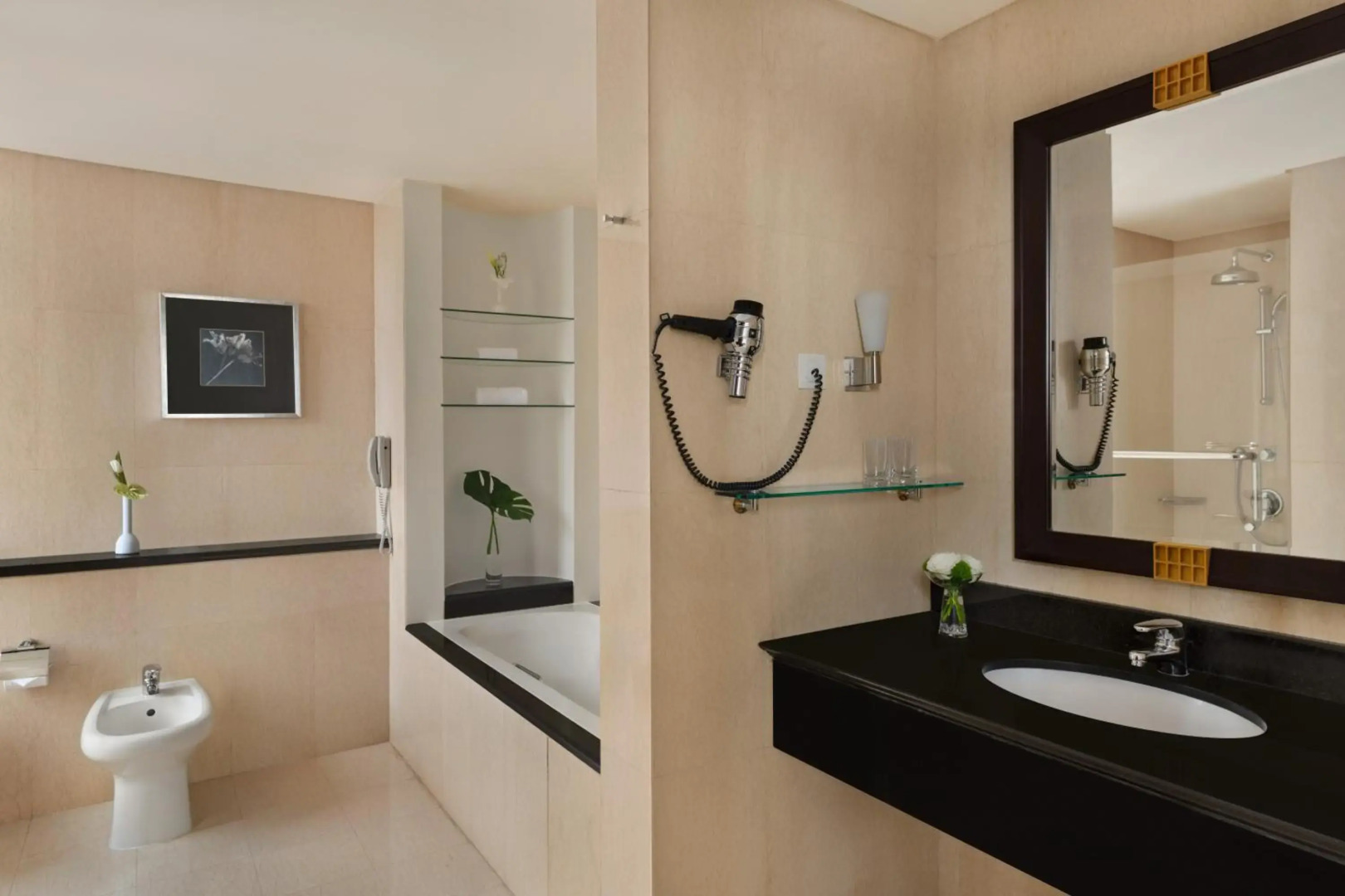 Foto - Shangri-La Apartments