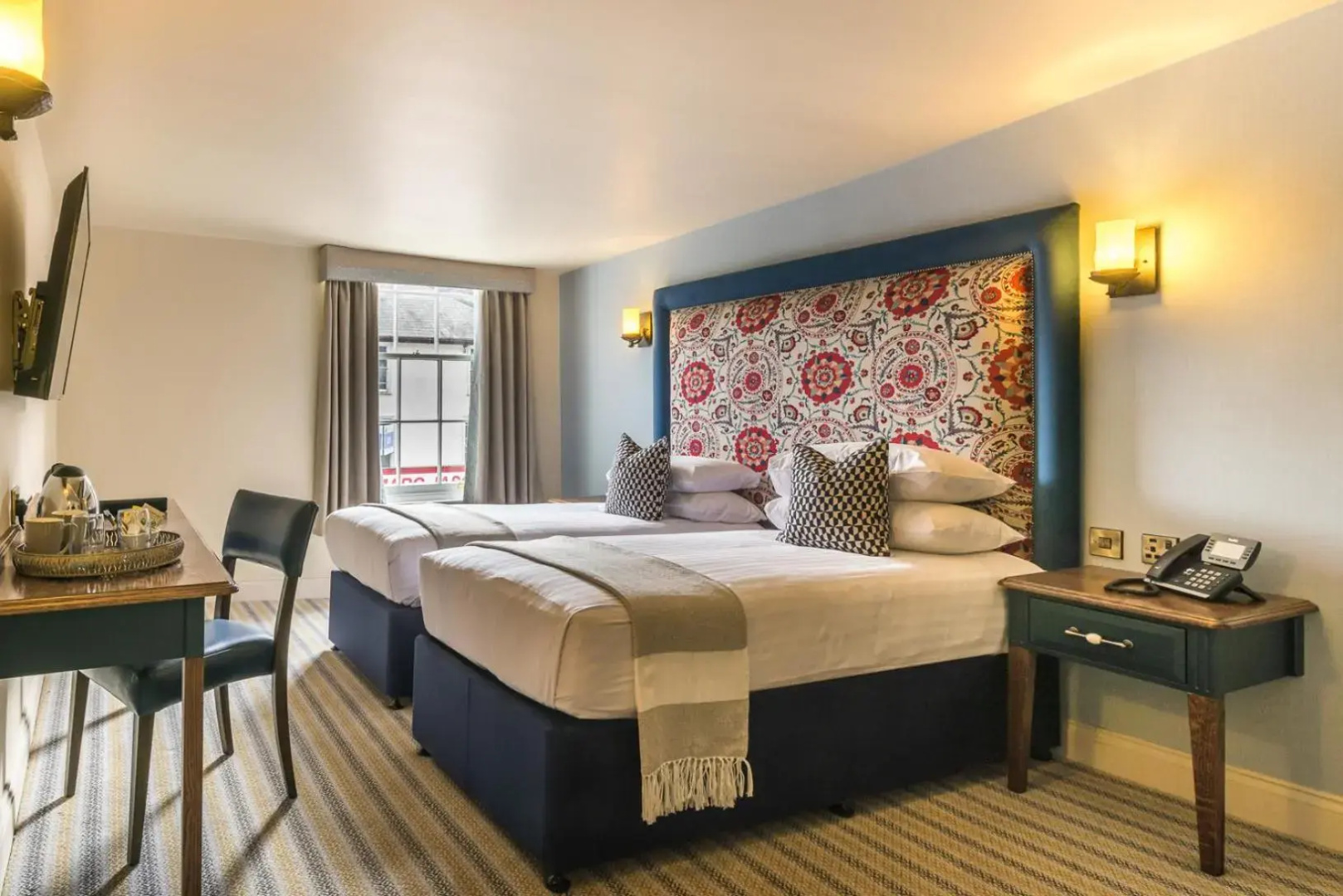 Photo - Thatchers Hotel