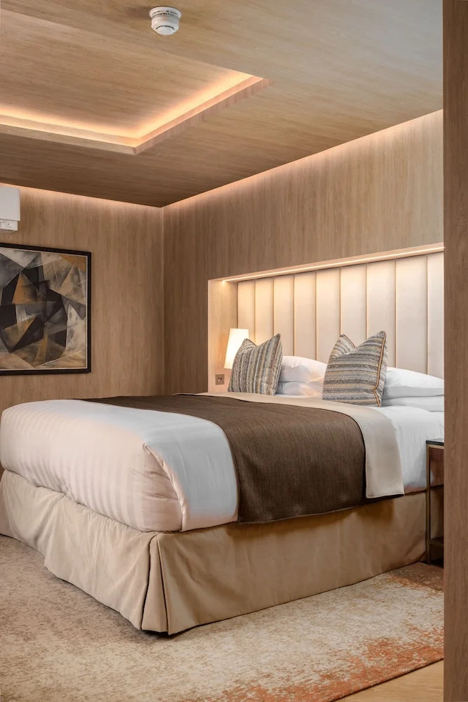 Photo - No.4 Carlton Hotel