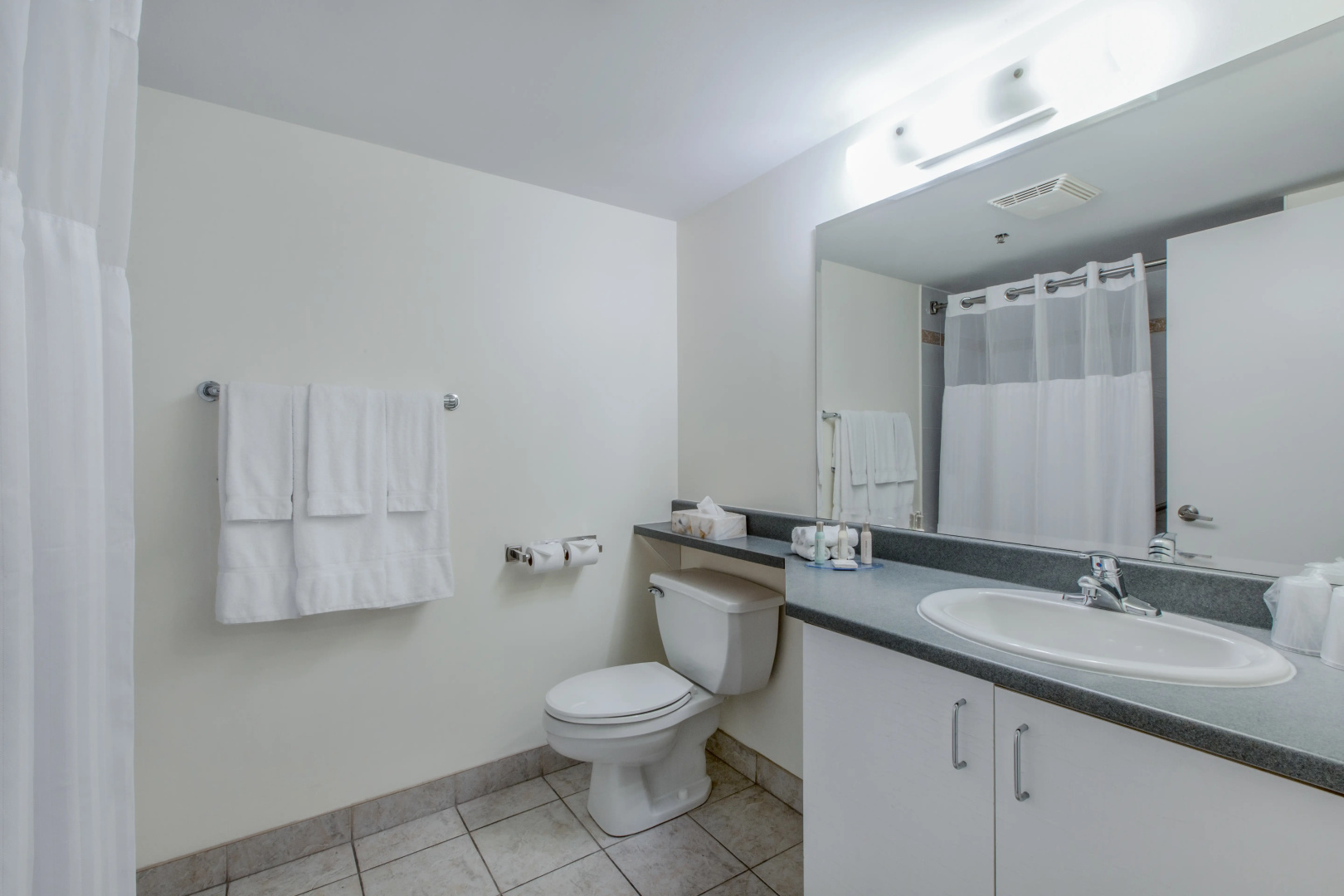 Photo - Hotel Faubourg Montreal Centre-Ville Downtown