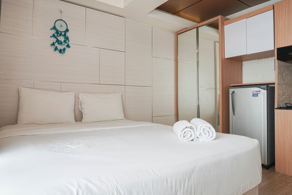 Modern Studio with City View Amethyst Apartment