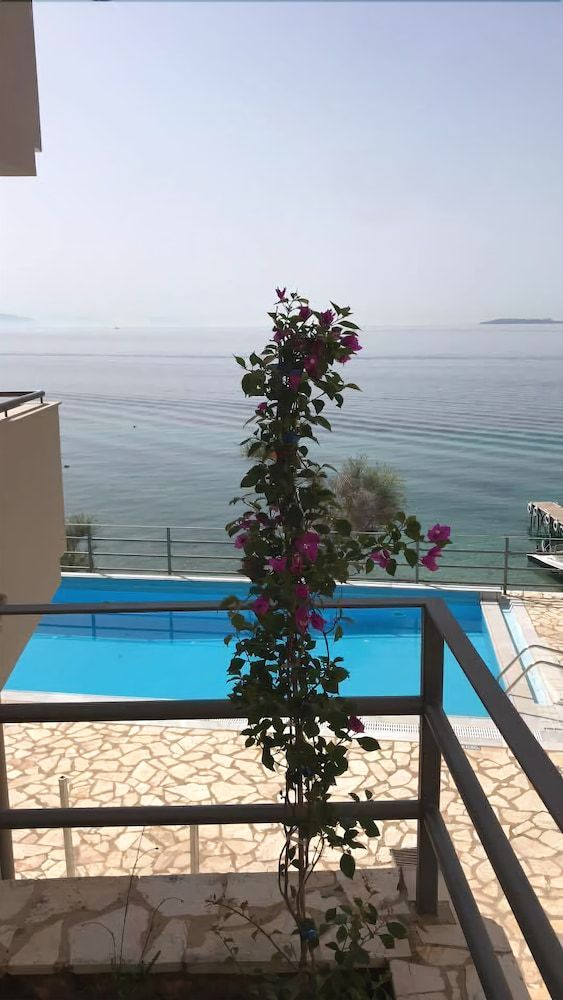 Photo - Glyfa Beach Villas