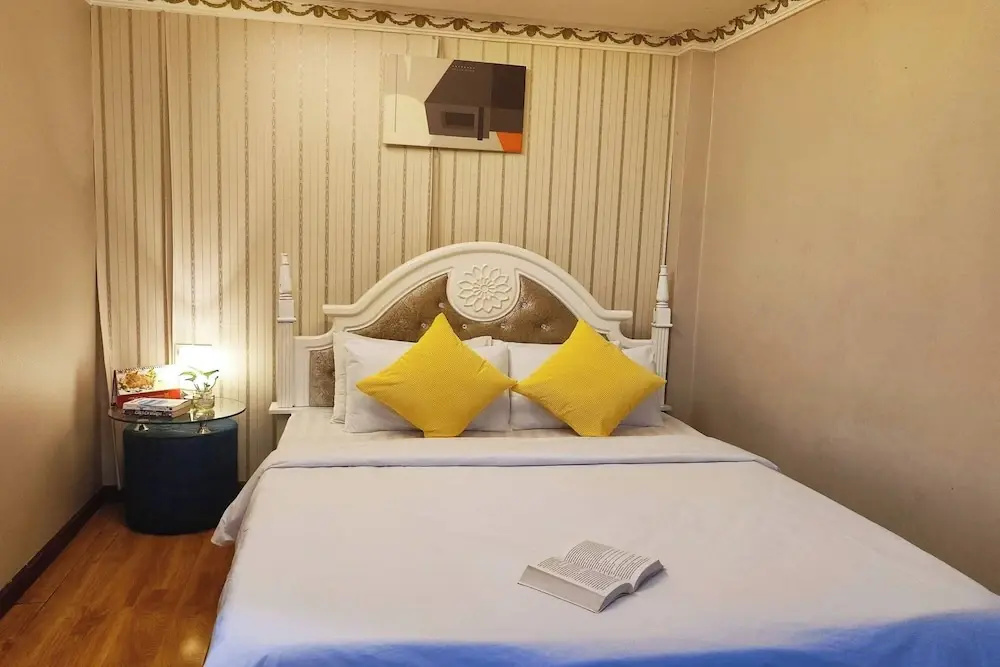 Foto - CROWNE MEOW BÙI VIỆN HOTEl 2