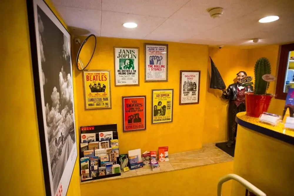 Photo - Hotel California